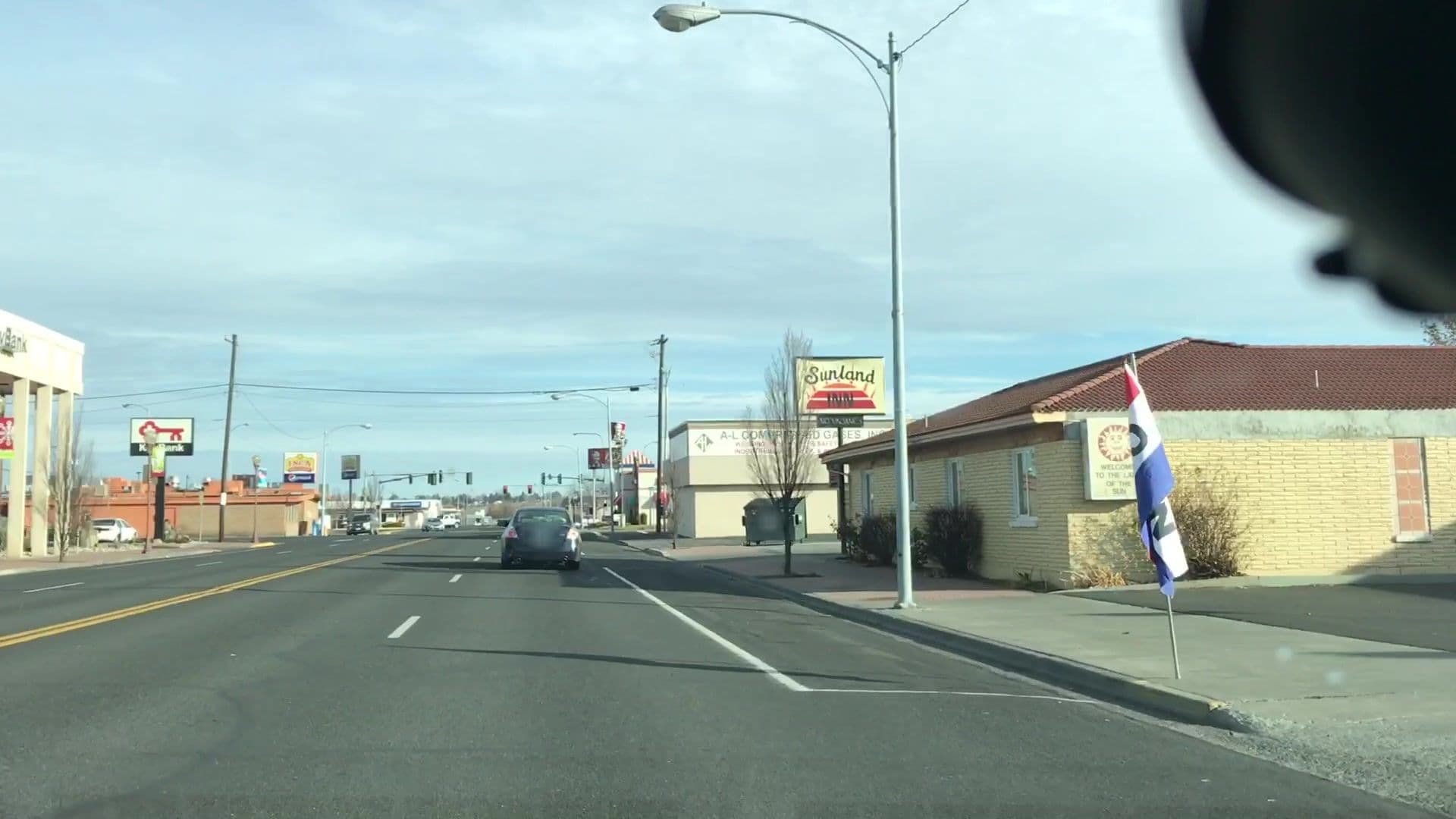 Street view near Sunland Inn, Moses Lake — © lvl5 (CC BY-SA · Mapillary)