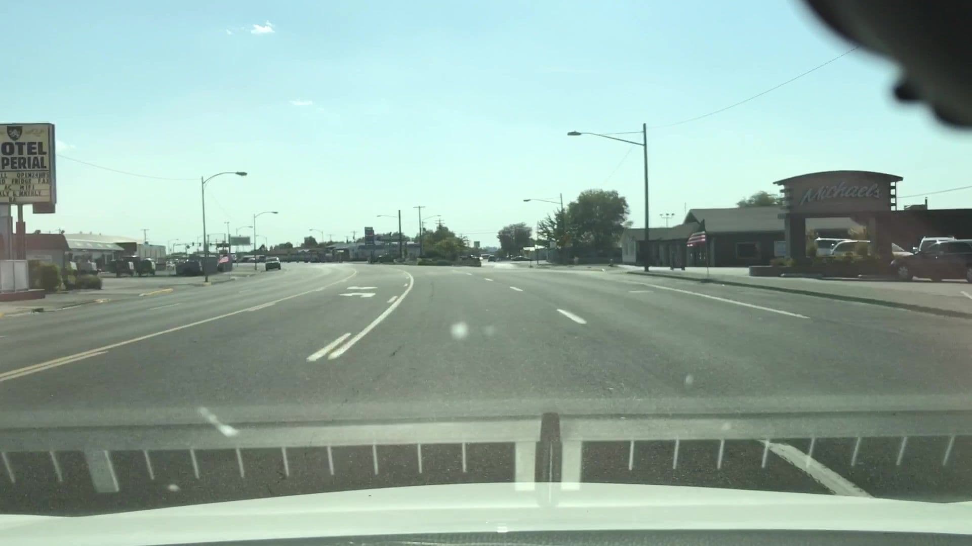 Street view near Motel Imperial, Moses Lake — © lvl5 (CC BY-SA · Mapillary)