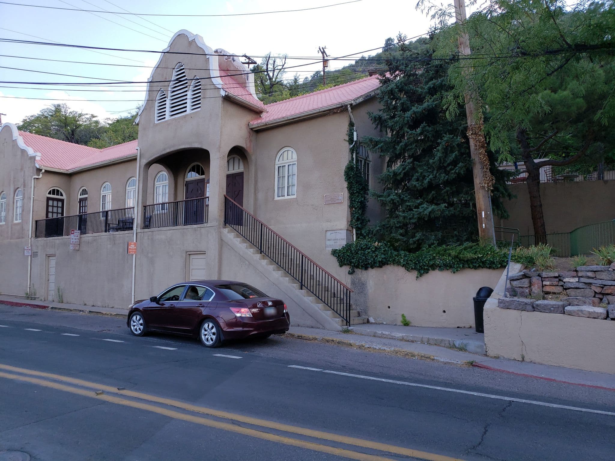 Street view near Mile High Inn, Clarkdale — © drkludge (CC BY-SA · Mapillary)