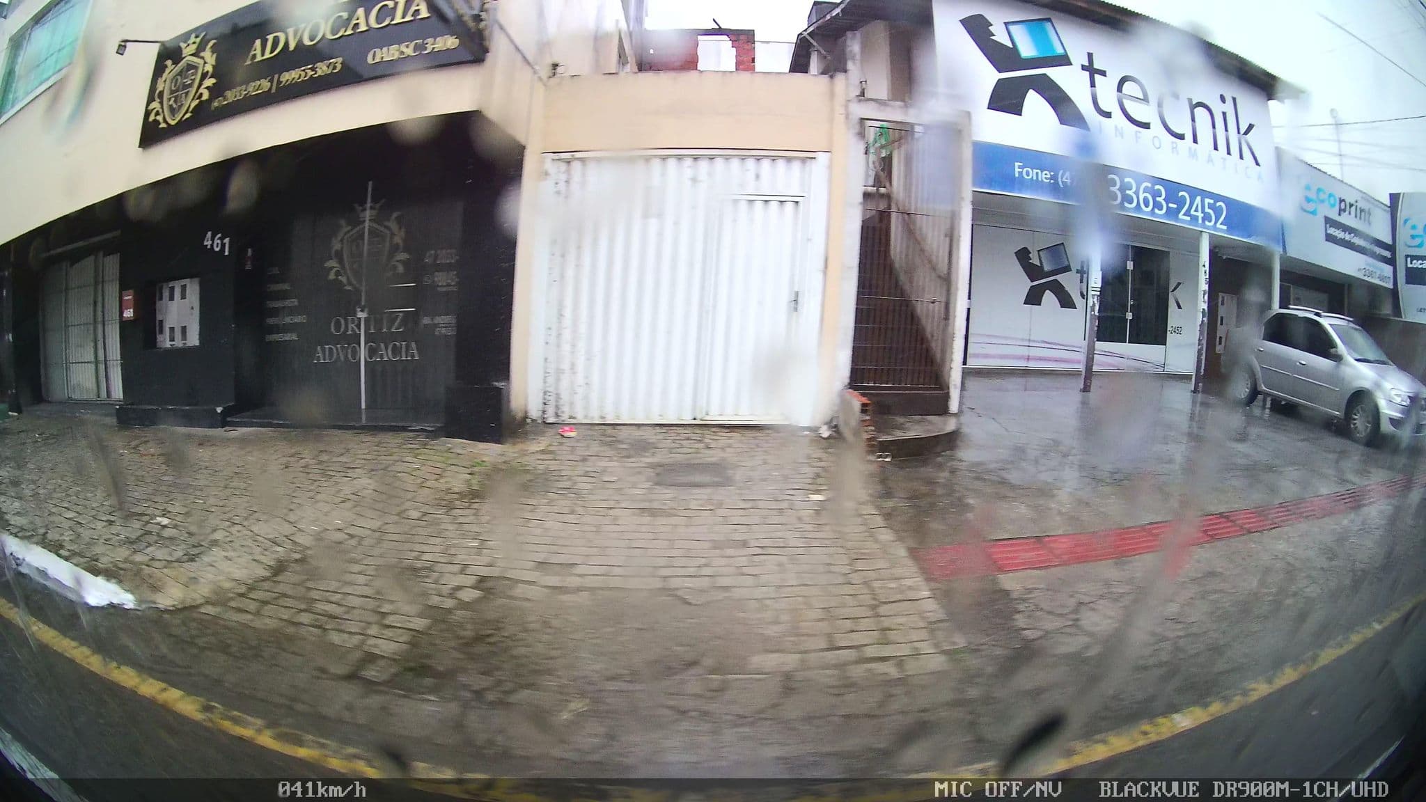 Street view near Bonabrigo Hostel, Balneário Camboriú — © kaart5 (CC BY-SA · Mapillary)