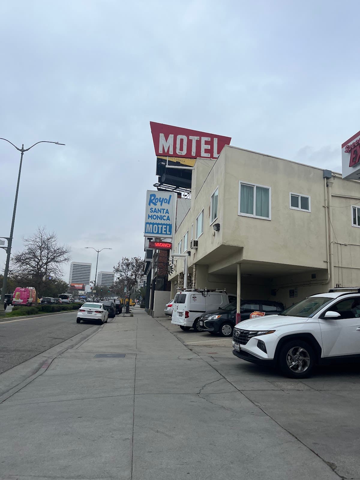 Royal Santa Monica Motel, Motel in Century City