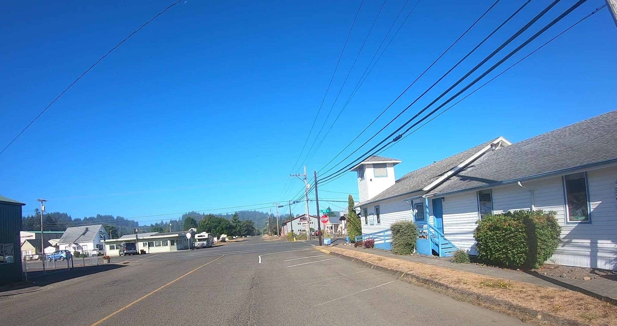 Street view near Lakeside Bicycle Hostel, Reedsport — © networklanman (CC BY-SA · Mapillary)