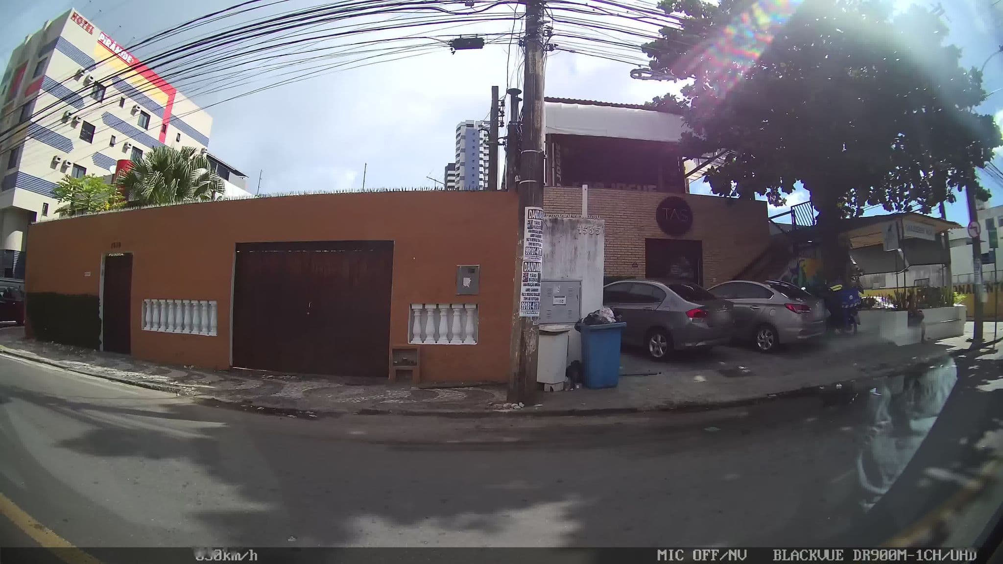 Street view near Hotel Pirâmide, Salvador — © kaart_2 (CC BY-SA · Mapillary)