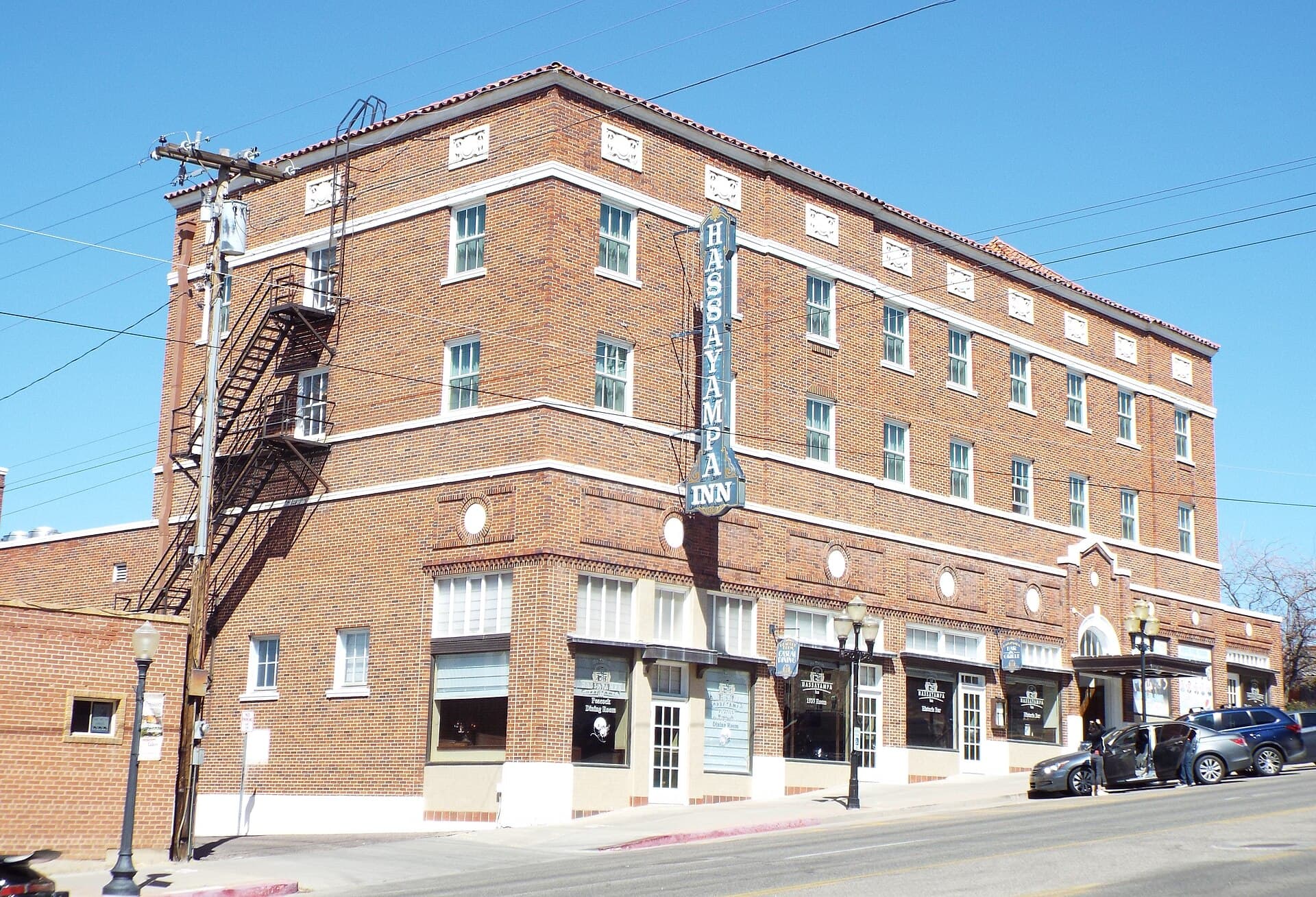 Hassayampa Inn (via Wikimedia Commons, CC BY-SA 4.0)
