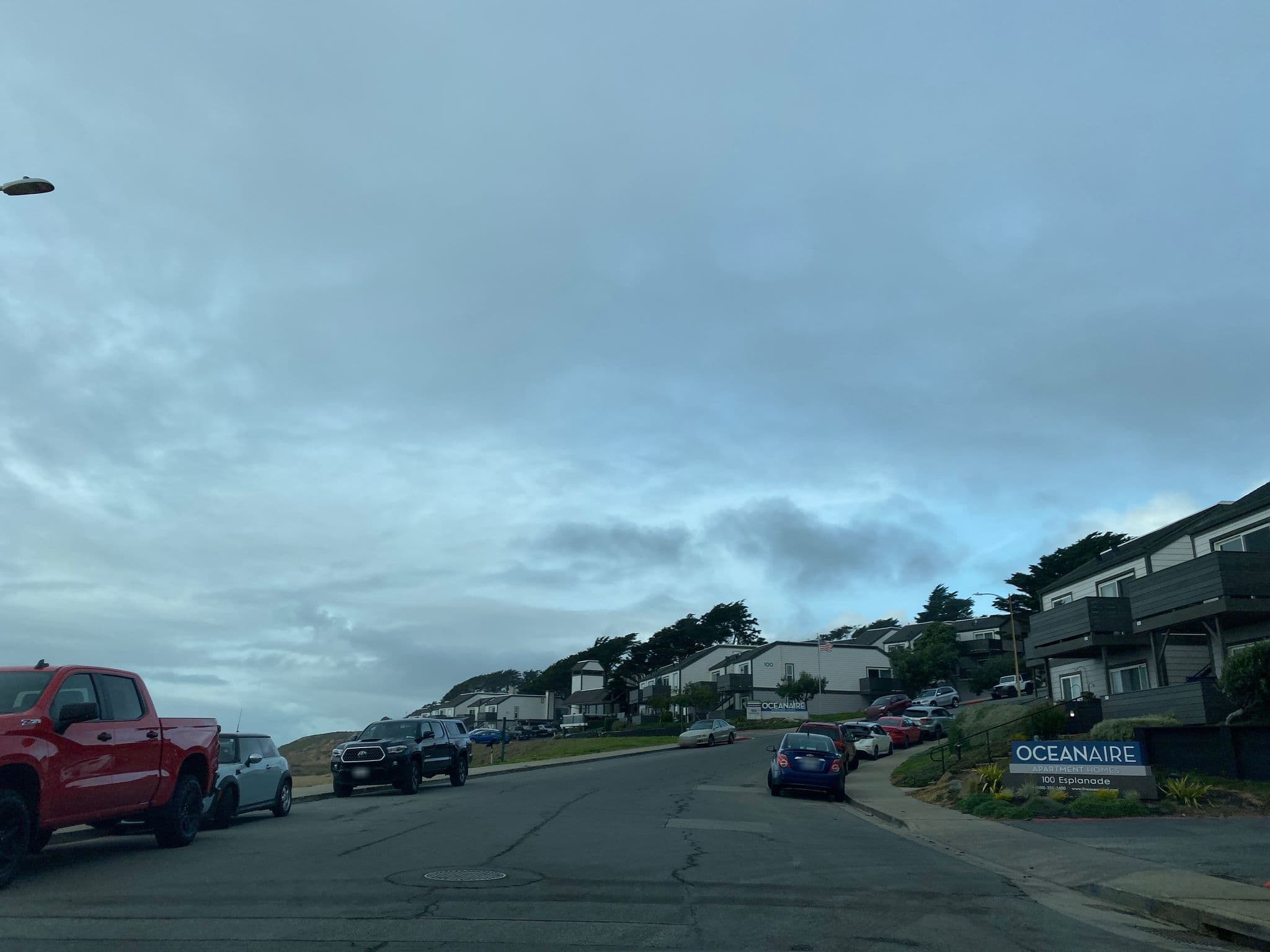 Street view near Esplenade Beach, Broadmoor — © mmarinho (CC BY-SA · Mapillary)