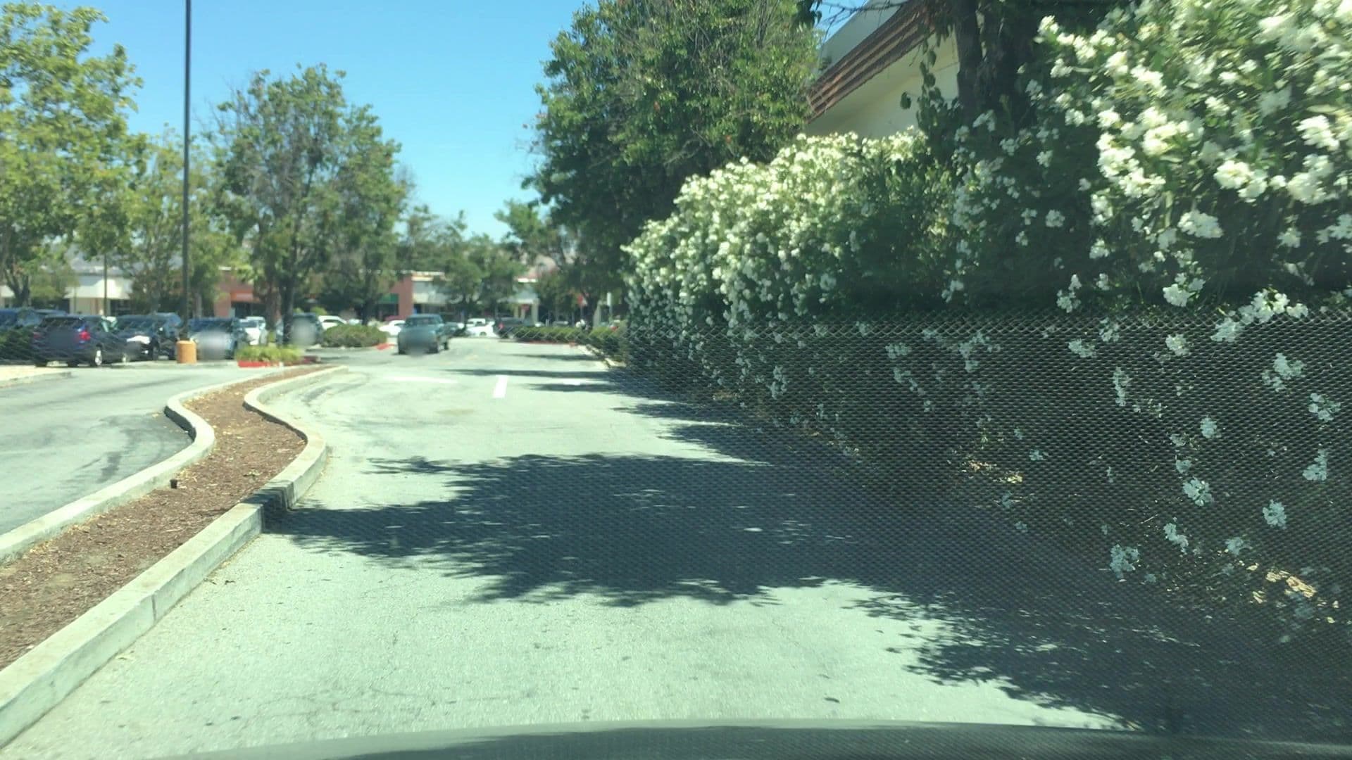 Street view near Motel 6, Gilroy — © lvl5 (CC BY-SA · Mapillary)