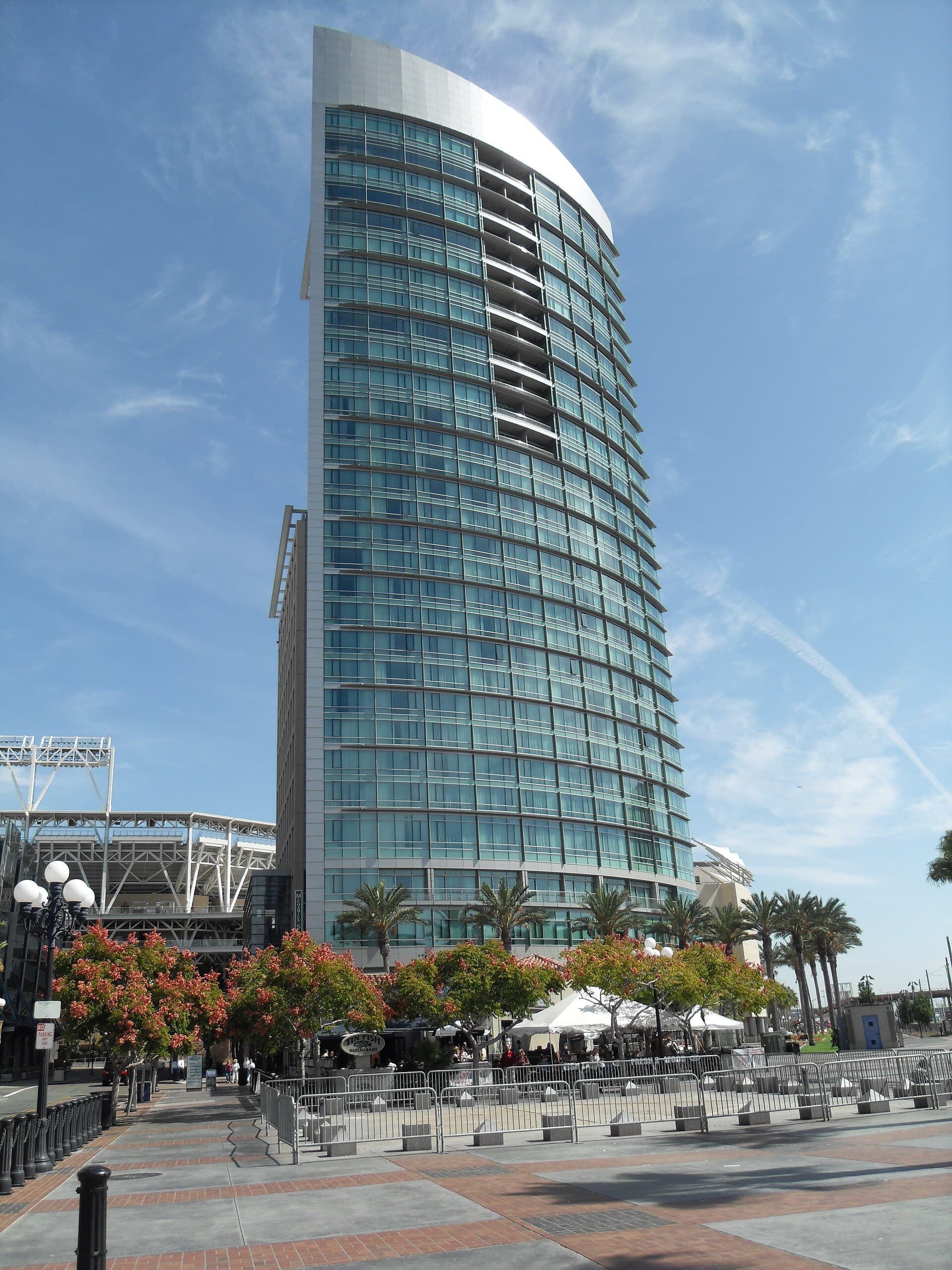 Omni San Diego Hotel (via Wikimedia Commons, CC BY-SA 3.0)
