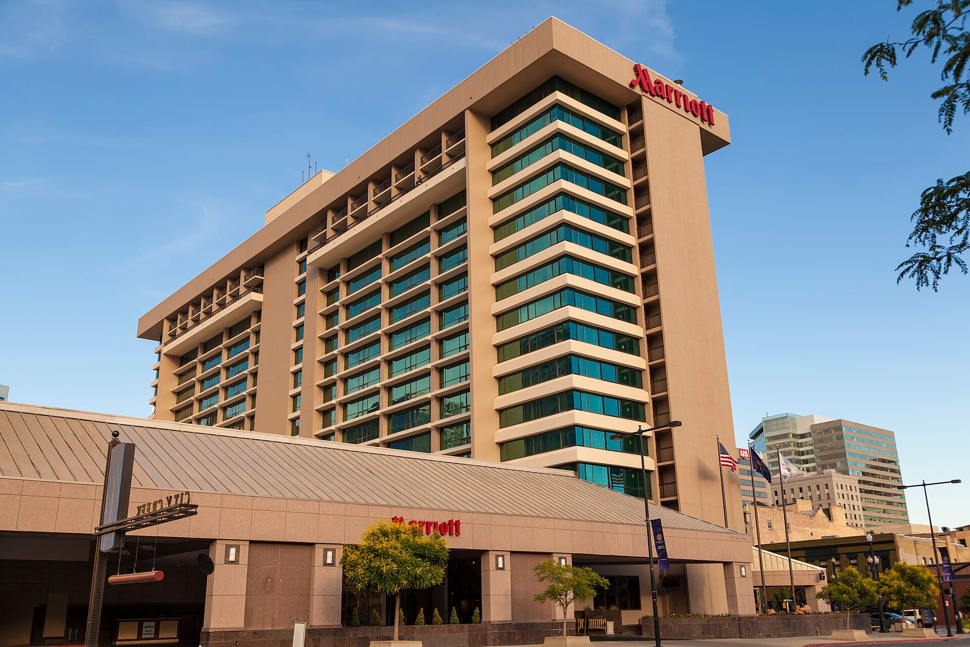 Salt Lake Marriott Downtown at City Creek (via Wikimedia Commons, CC BY-SA 3.0)