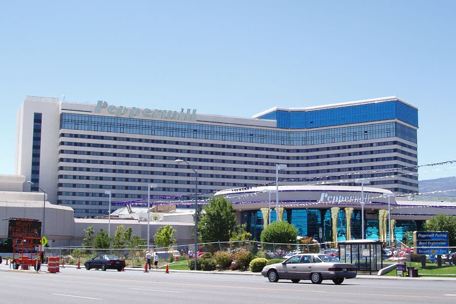 Peppermill Reno (via Wikimedia Commons, Public domain)
