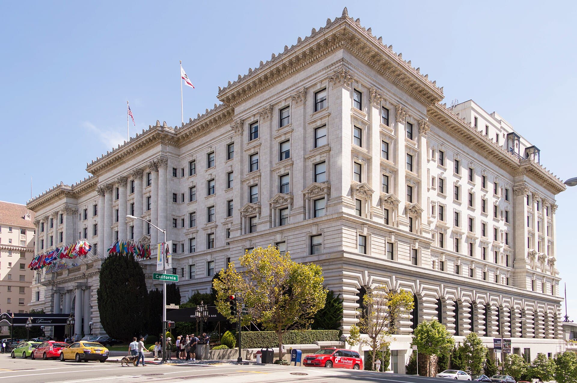 The Fairmont San Francisco Hotel (via Wikimedia Commons, CC BY-SA 4.0)