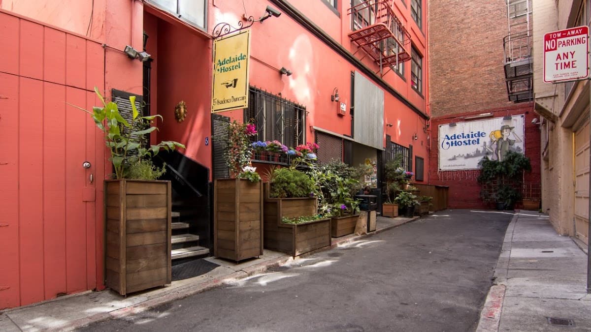 The Adelaide Hostel, Hostel in Chinatown