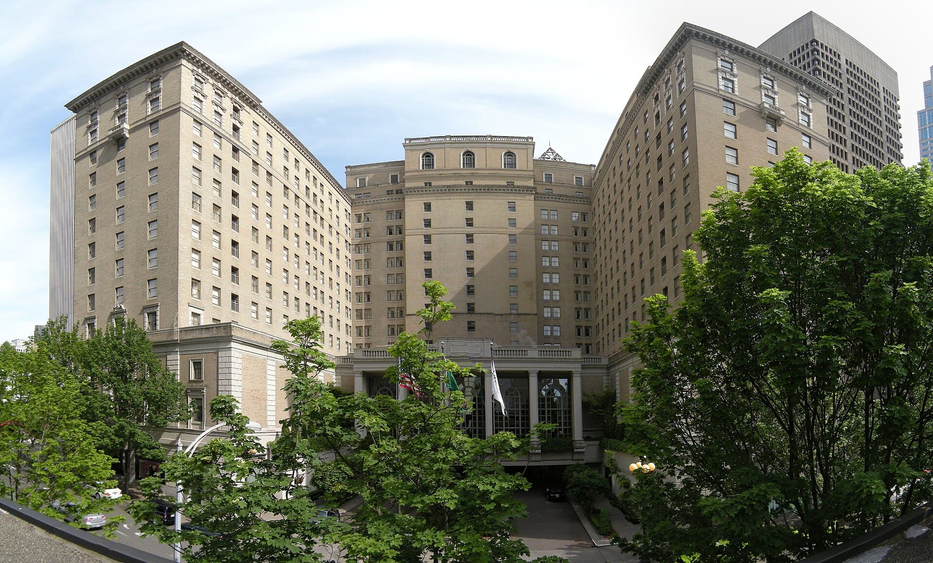 Fairmont Olympic Hotel (via Wikimedia Commons, CC BY-SA 3.0)