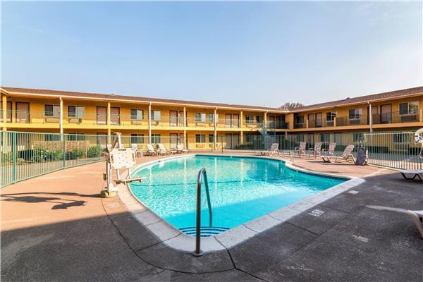 Quality Inn & Suites Near Downtown Bakersfield, Hotel in Bakersfield
