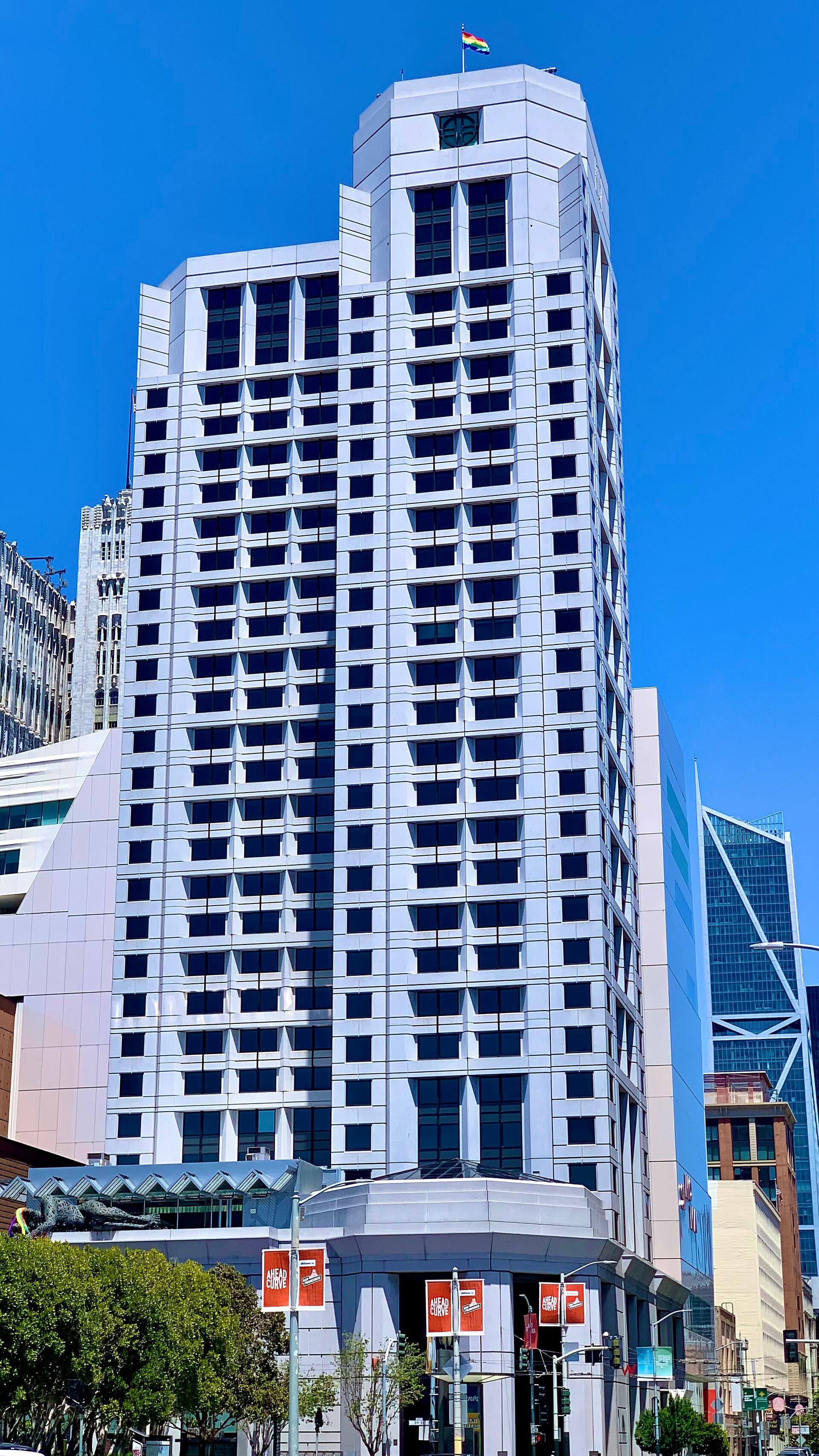 W San Francisco (via Wikimedia Commons, CC BY-SA 4.0)