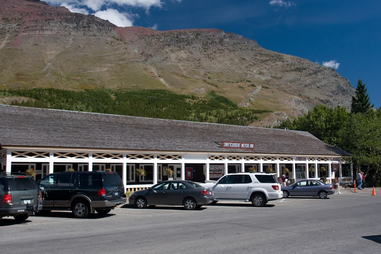 Swiftcurrent Motor Inn (via Wikimedia Commons, CC BY-SA 2.0)
