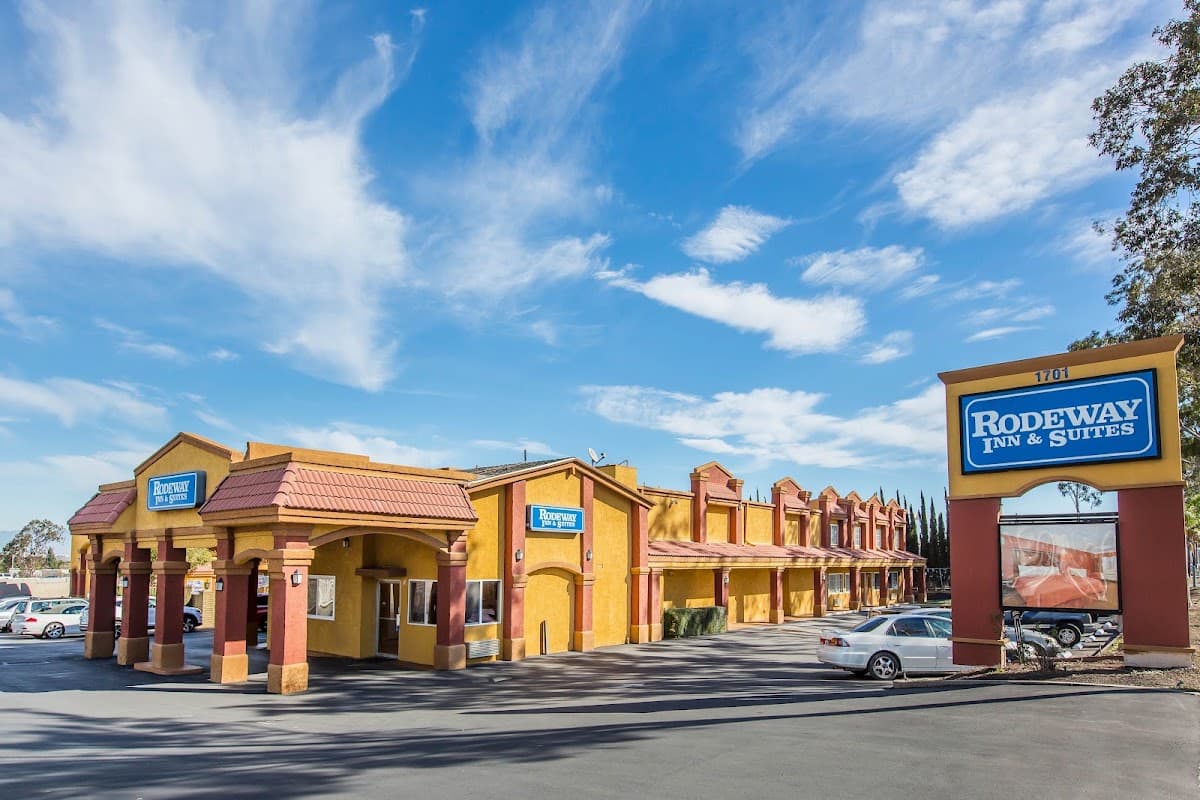 Rodeway Inn & Suites, Motel in Corona
