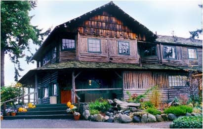 Captain Whidbey Inn (via Wikimedia Commons, CC BY 2.0)