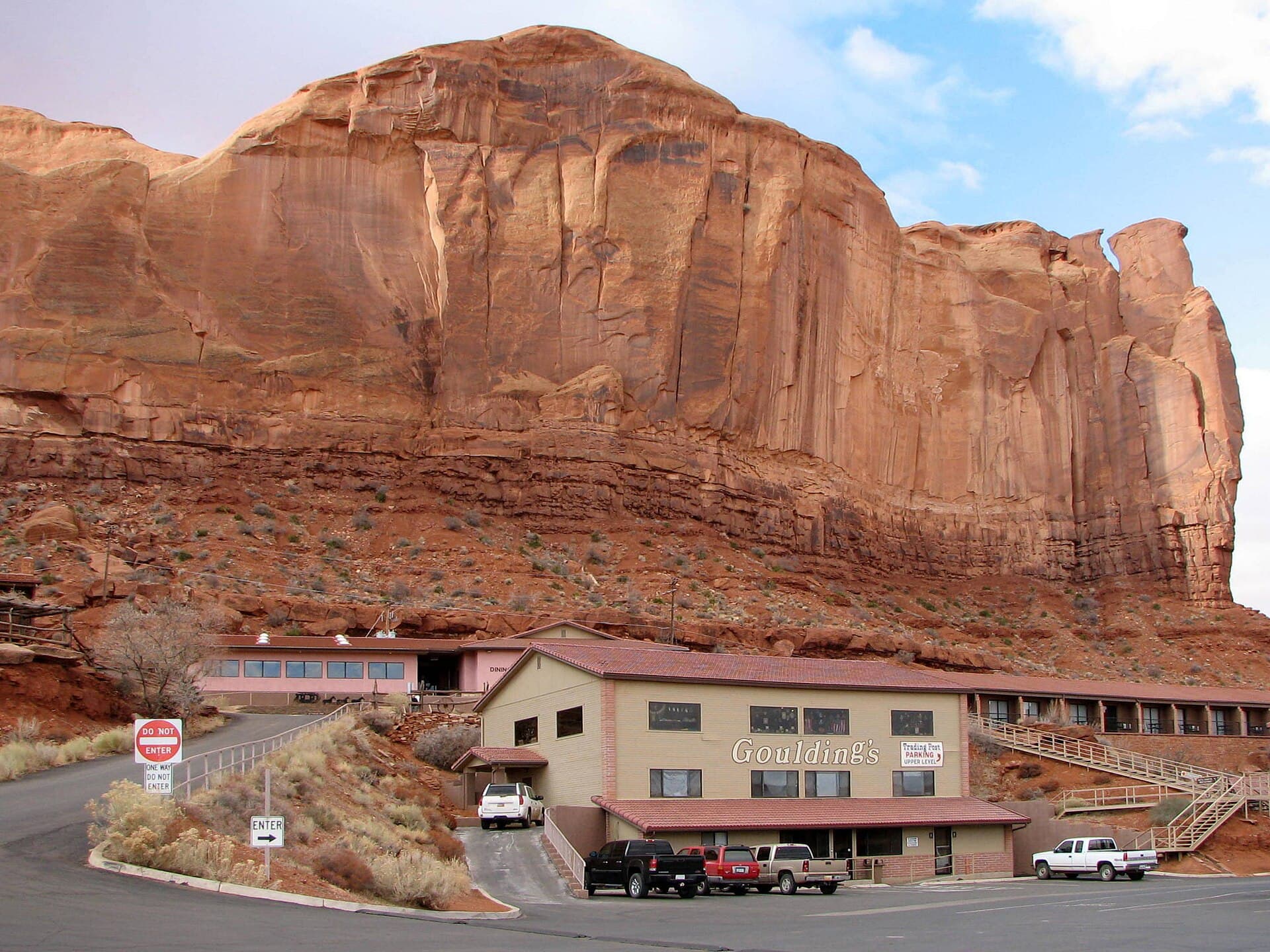 Goulding's Lodge (via Wikimedia Commons, CC BY-SA 3.0)