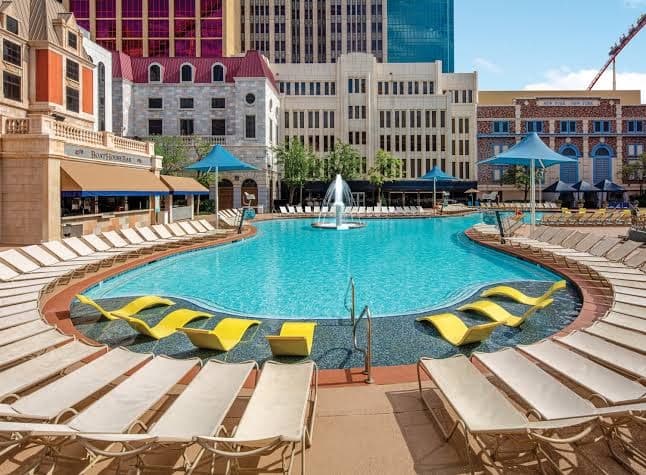 New York New York Hotel and Casino, Hotel in Paradise