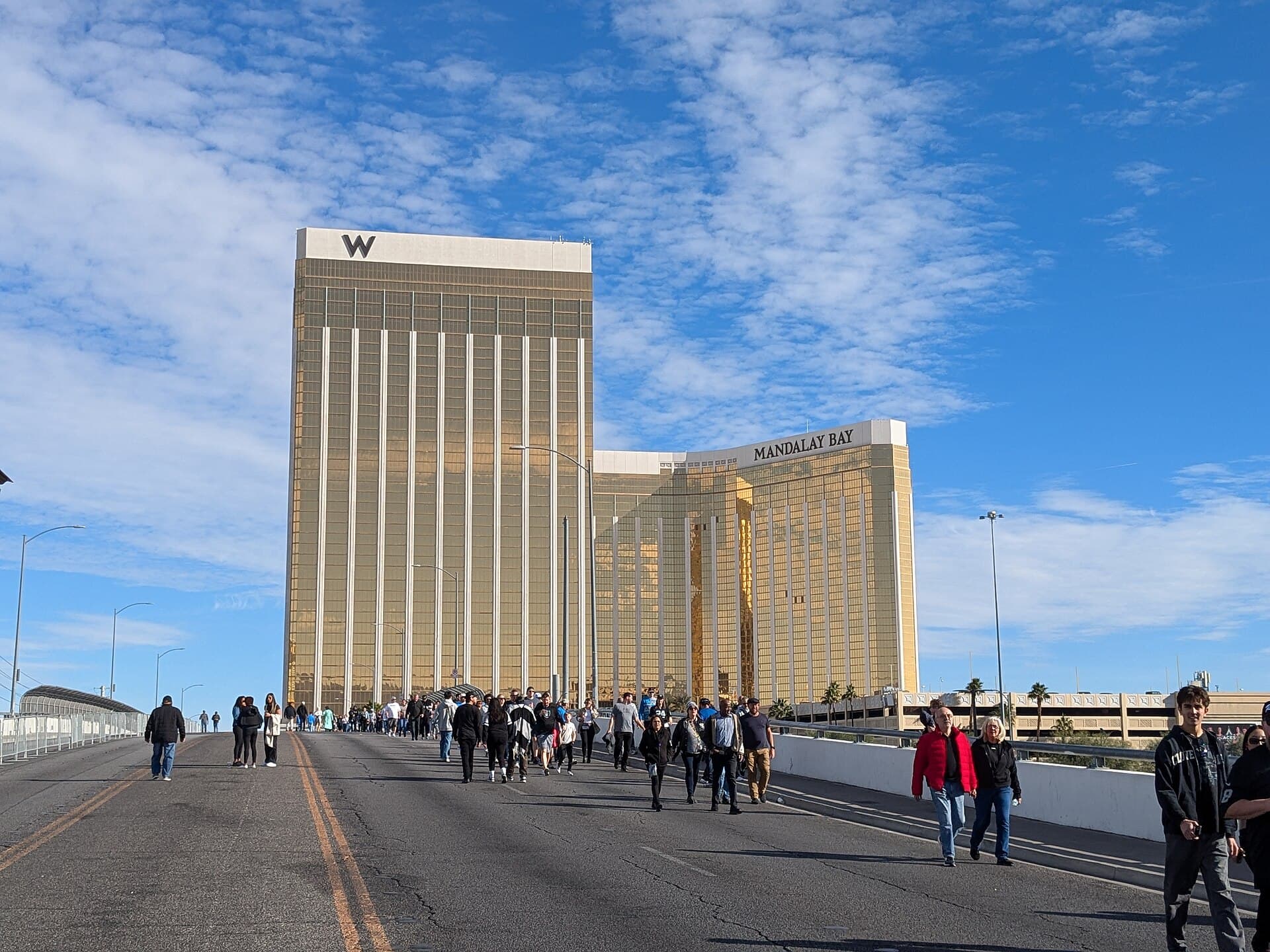 W Las Vegas (via Wikimedia Commons, CC0)