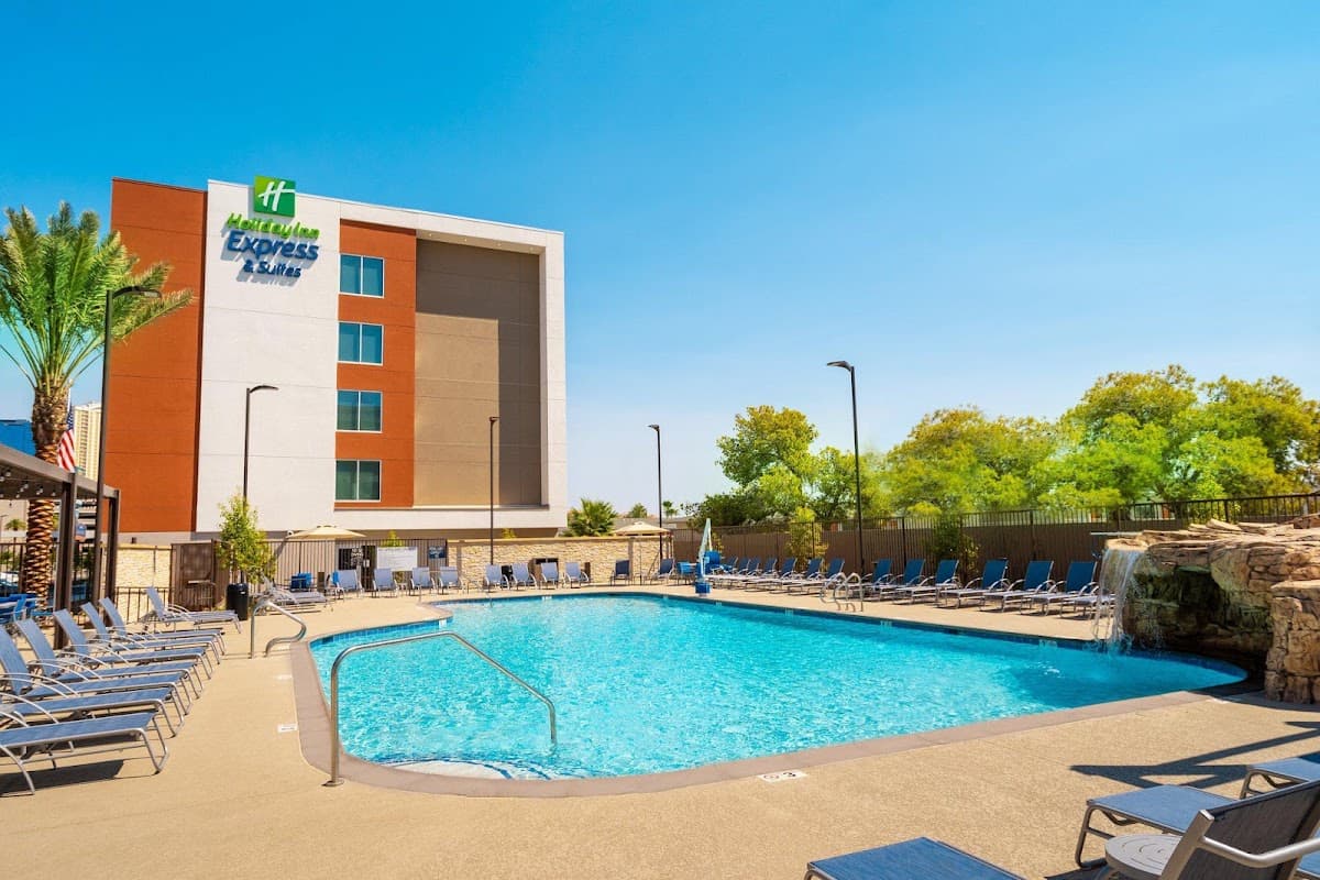 Holiday Inn Express & Suites Las Vegas - E Tropicana, Hotel in Paradise
