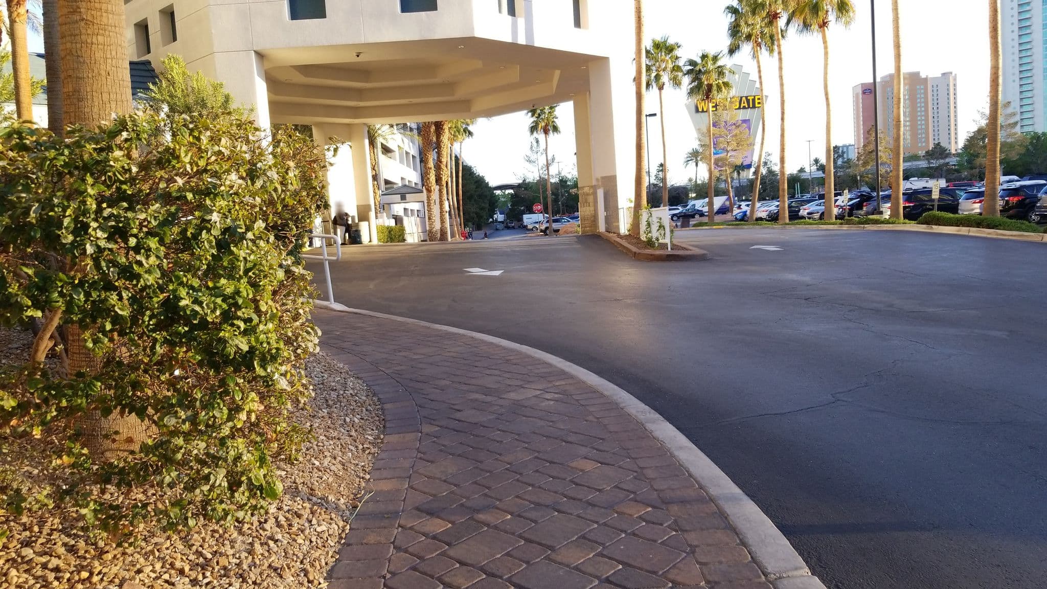 Street view near Hilton Grand Vacations Suites - Las Vegas (Convention Center), Winchester — © midnightcomm (CC BY-SA · Mapillary)