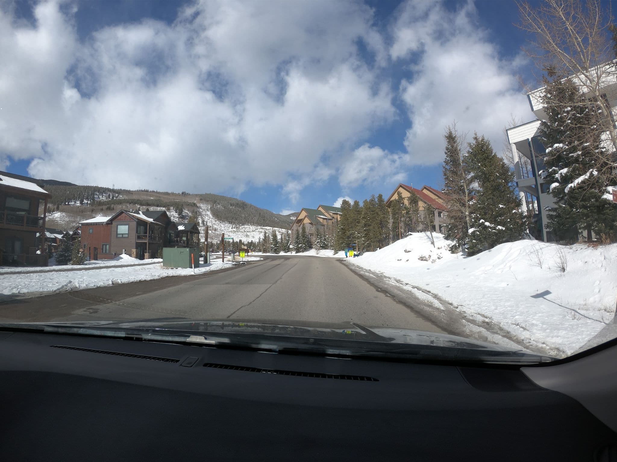 Street view near River Bank Lodge, Silverthorne — © toebee (CC BY-SA · Mapillary)