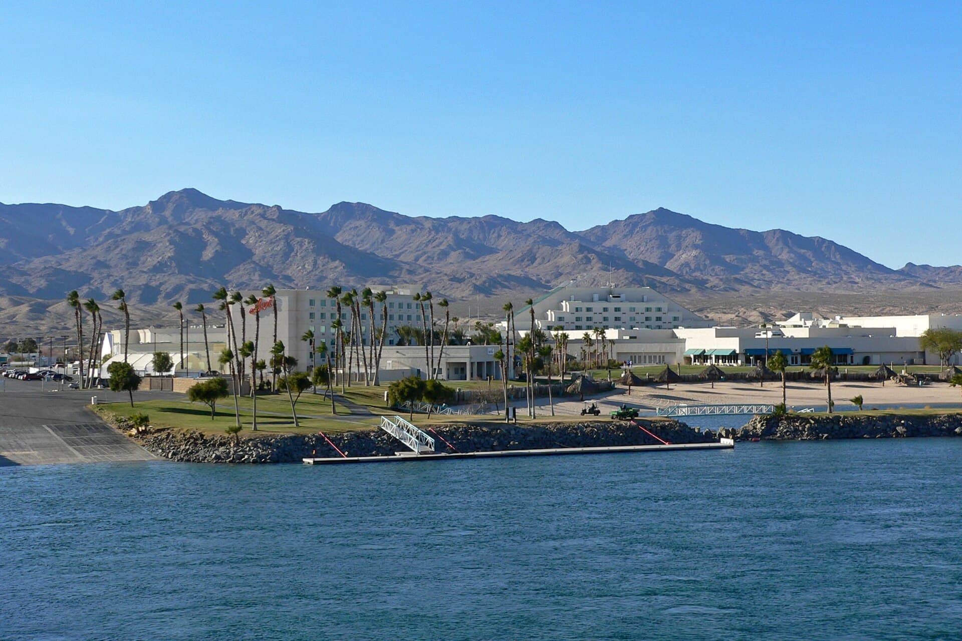 Avi Resort & Casino (via Wikimedia Commons, CC BY-SA 3.0)