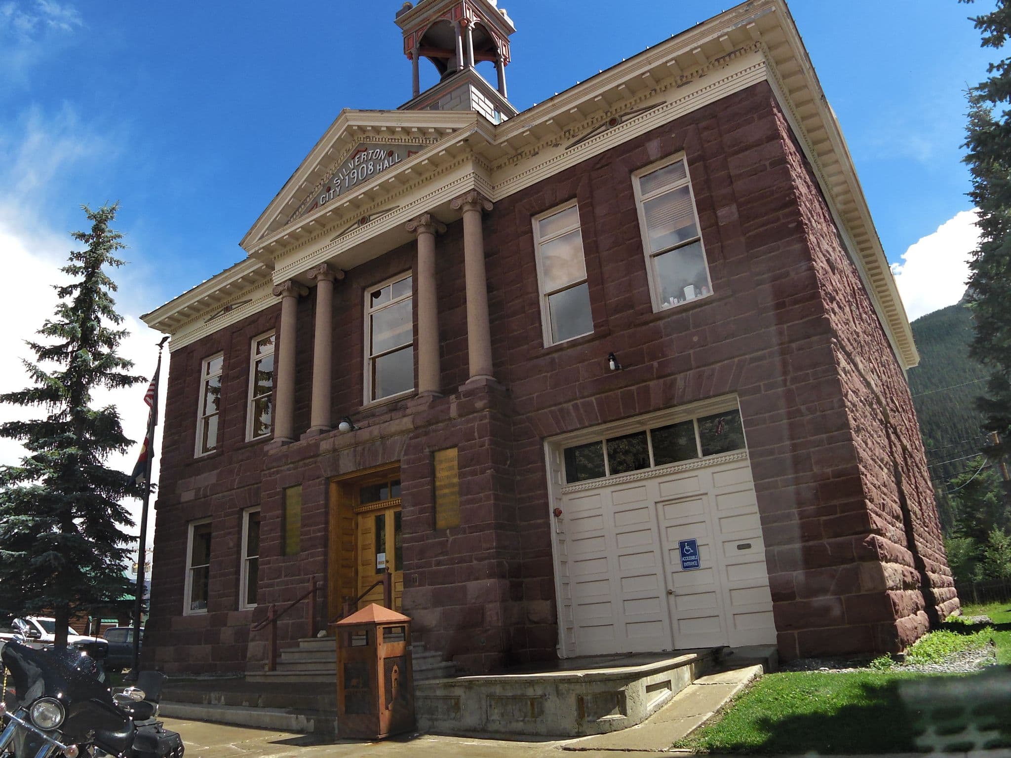 Street view near The Wyman Hotel, Telluride — © andrewsnow (CC BY-SA · Mapillary)