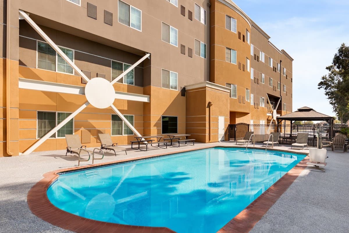 Holiday Inn Express & Suites Bakersfield Central, Hotel in Bakersfield