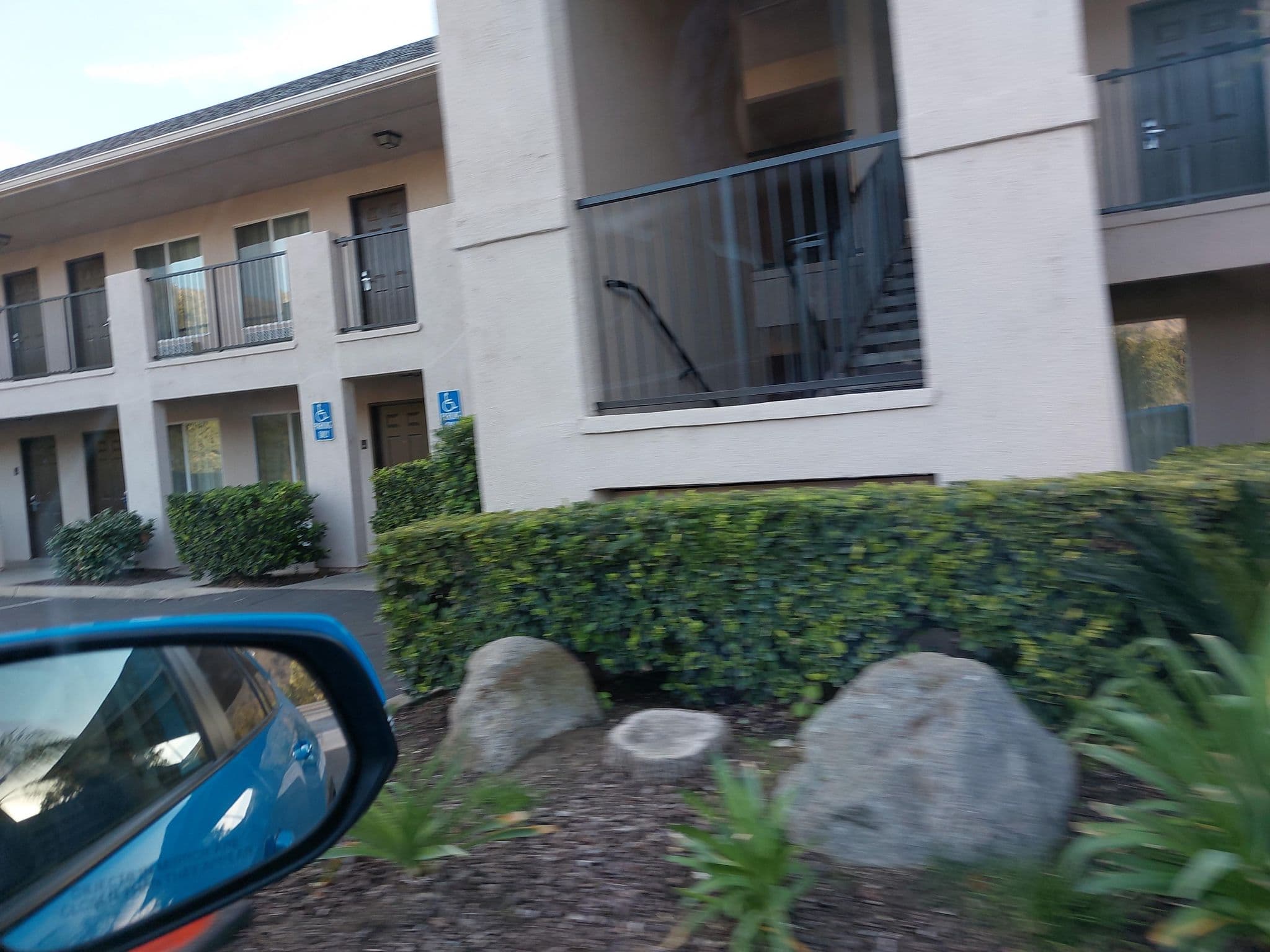 Street view near Comfort Inn & Suites Sequoia Kings Canyon, Woodlake — © apmwa (CC BY-SA · Mapillary)