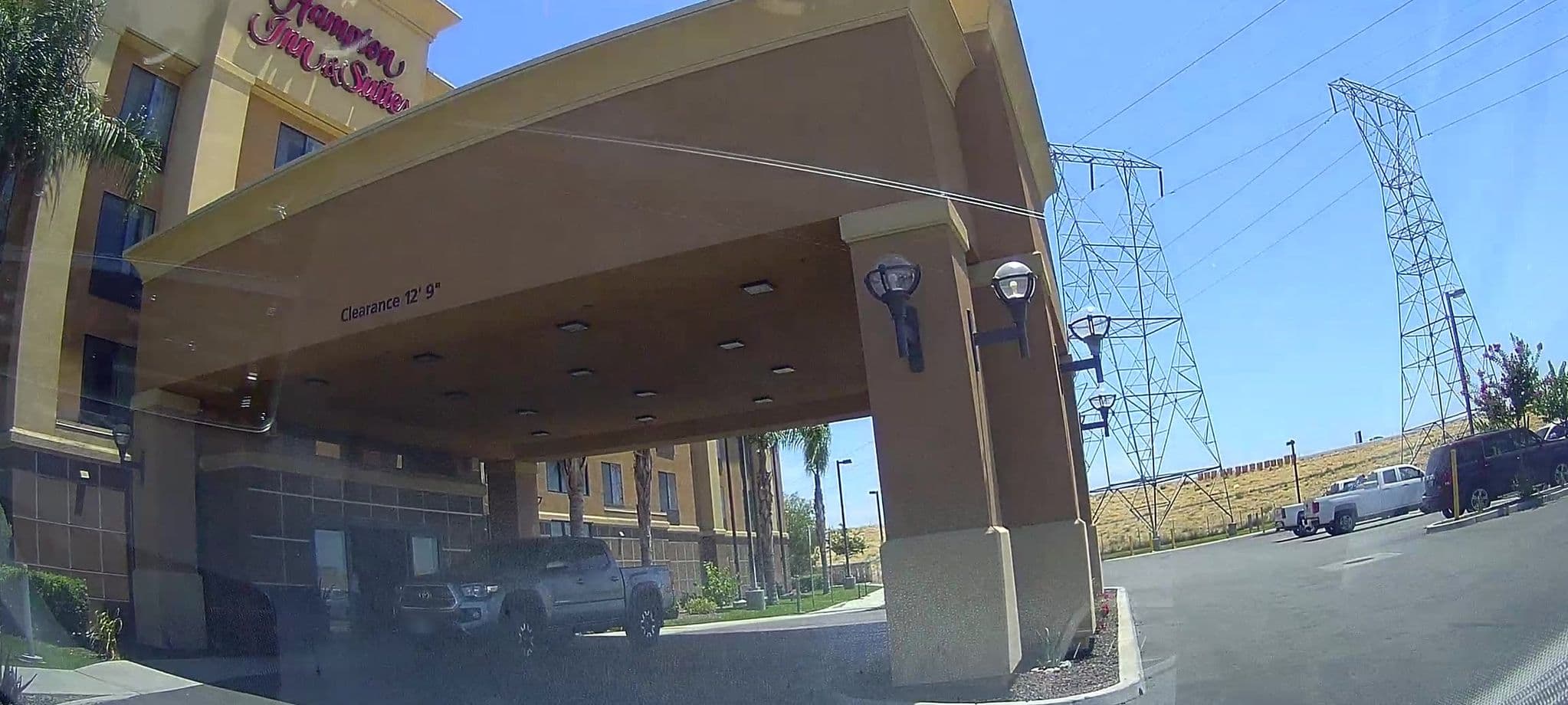 Street view near Hampton, Bakersfield — © glassman (CC BY-SA · Mapillary)