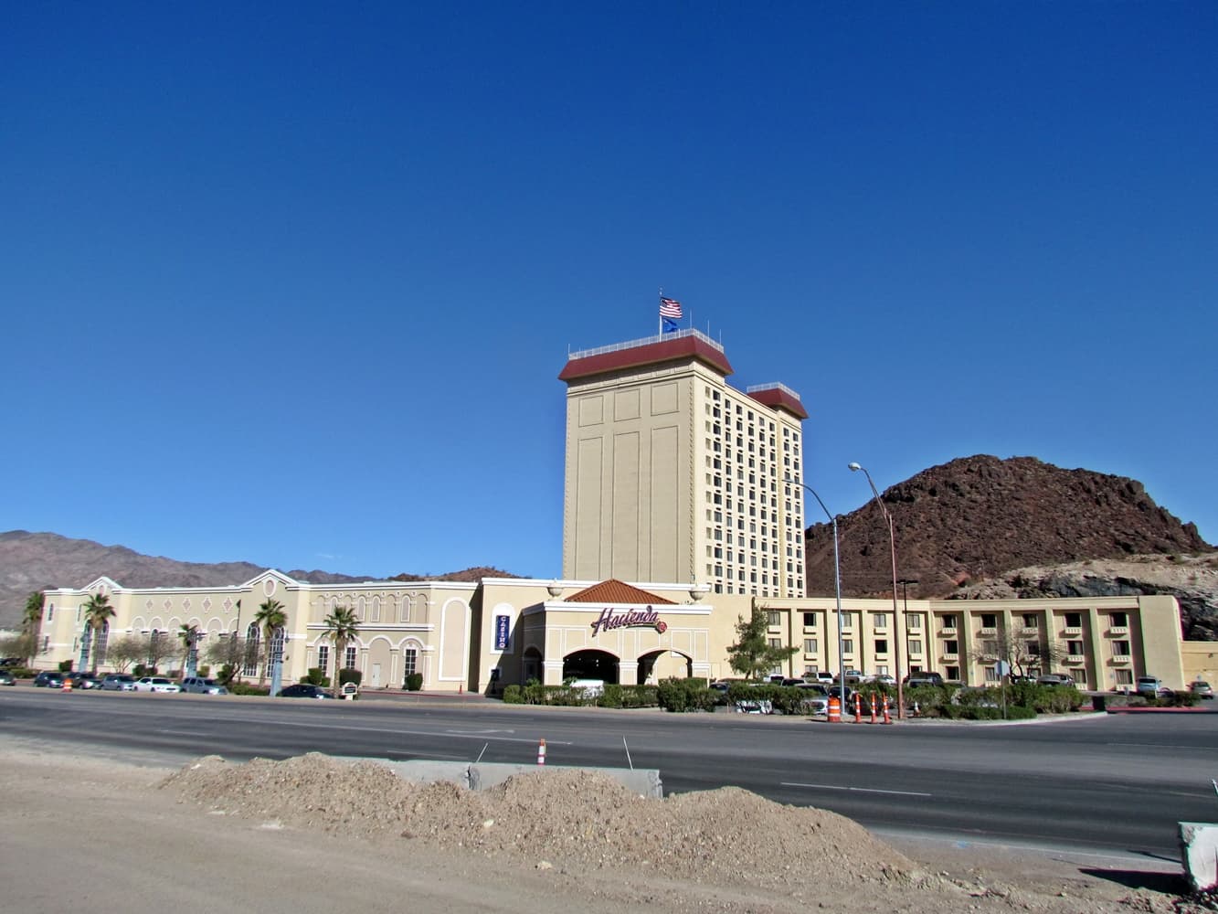 Hoover Dam Lodge (via Wikimedia Commons, CC BY-SA 2.0)