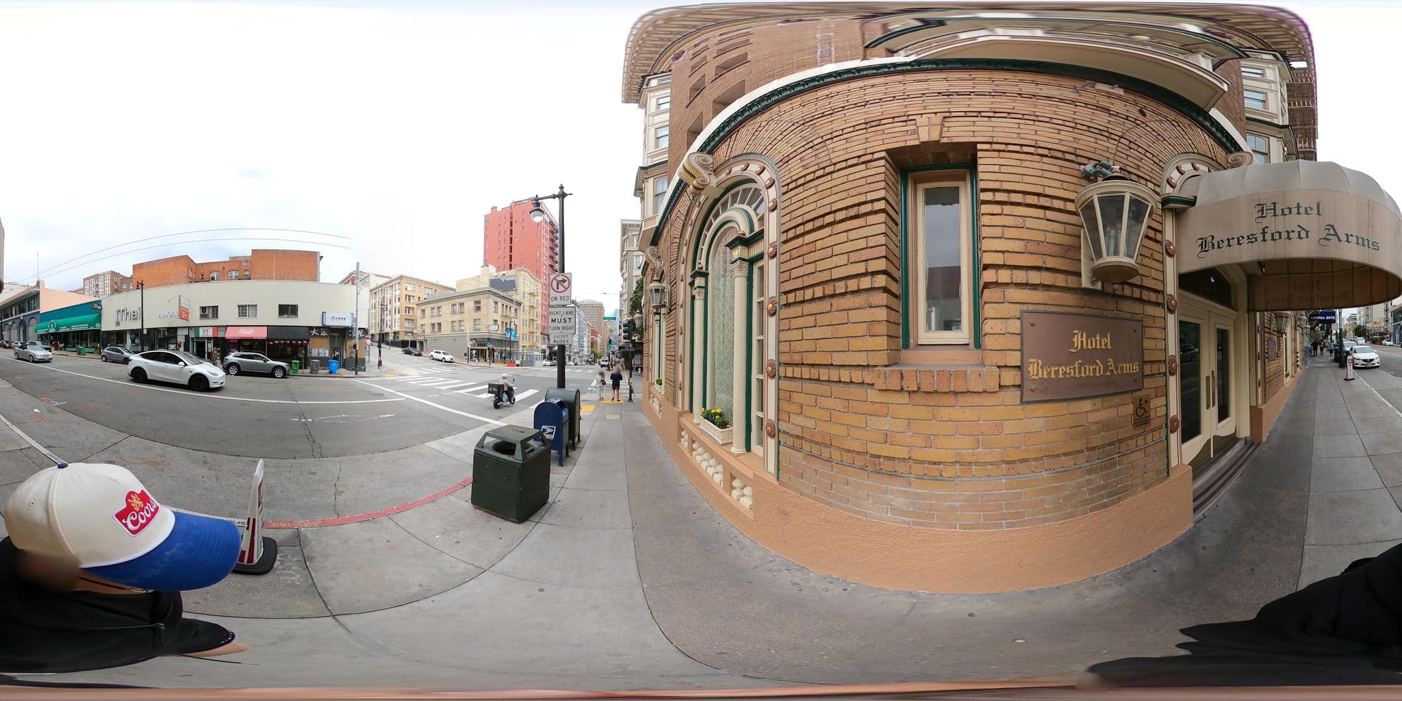 Street view near Beresford Arms Hotel, Chinatown — © milam (CC BY-SA · Mapillary)