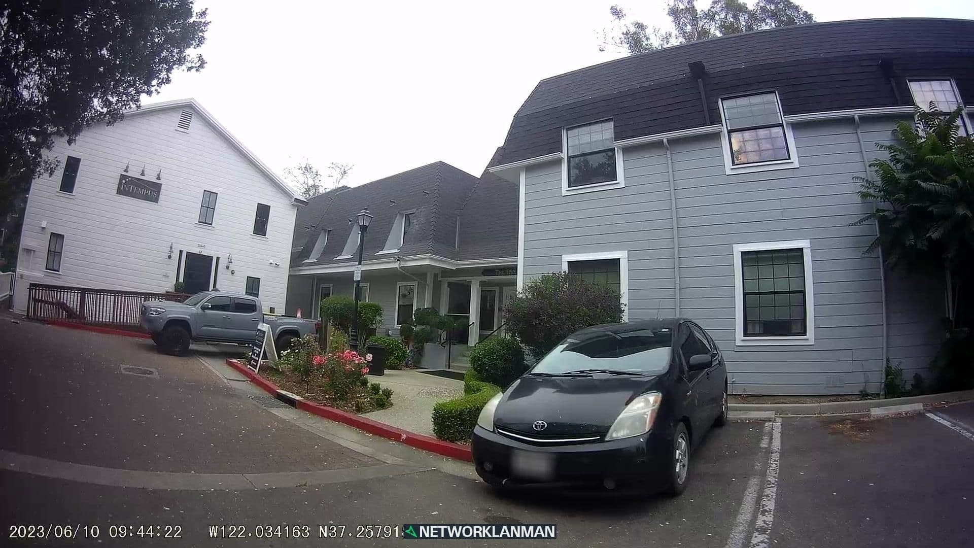 Street view near The Inn at Saratoga, Saratoga — © networklanman (CC BY-SA · Mapillary)