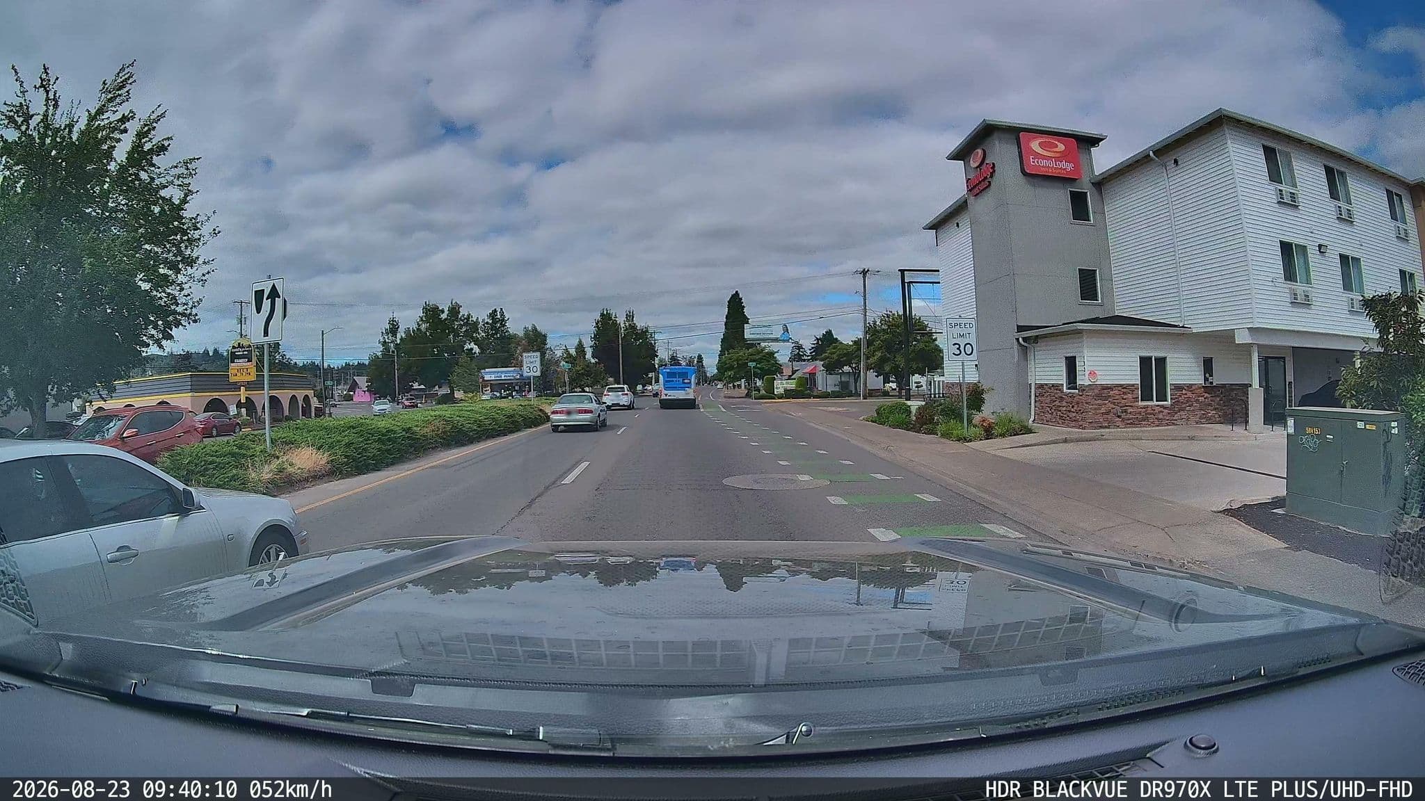 Street view near Econo Lodge, Eugene — © zemepisar (CC BY-SA · Mapillary)