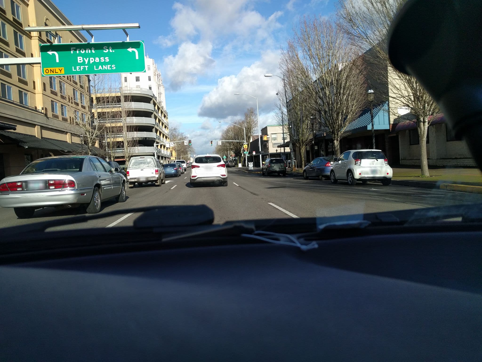 Street view near Grand Hotel, Salem — © jigpu (CC BY-SA · Mapillary)