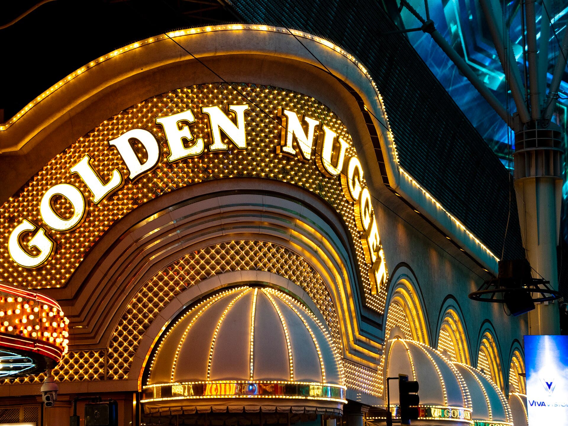 Golden Nugget Las Vegas (via Wikimedia Commons, CC0)