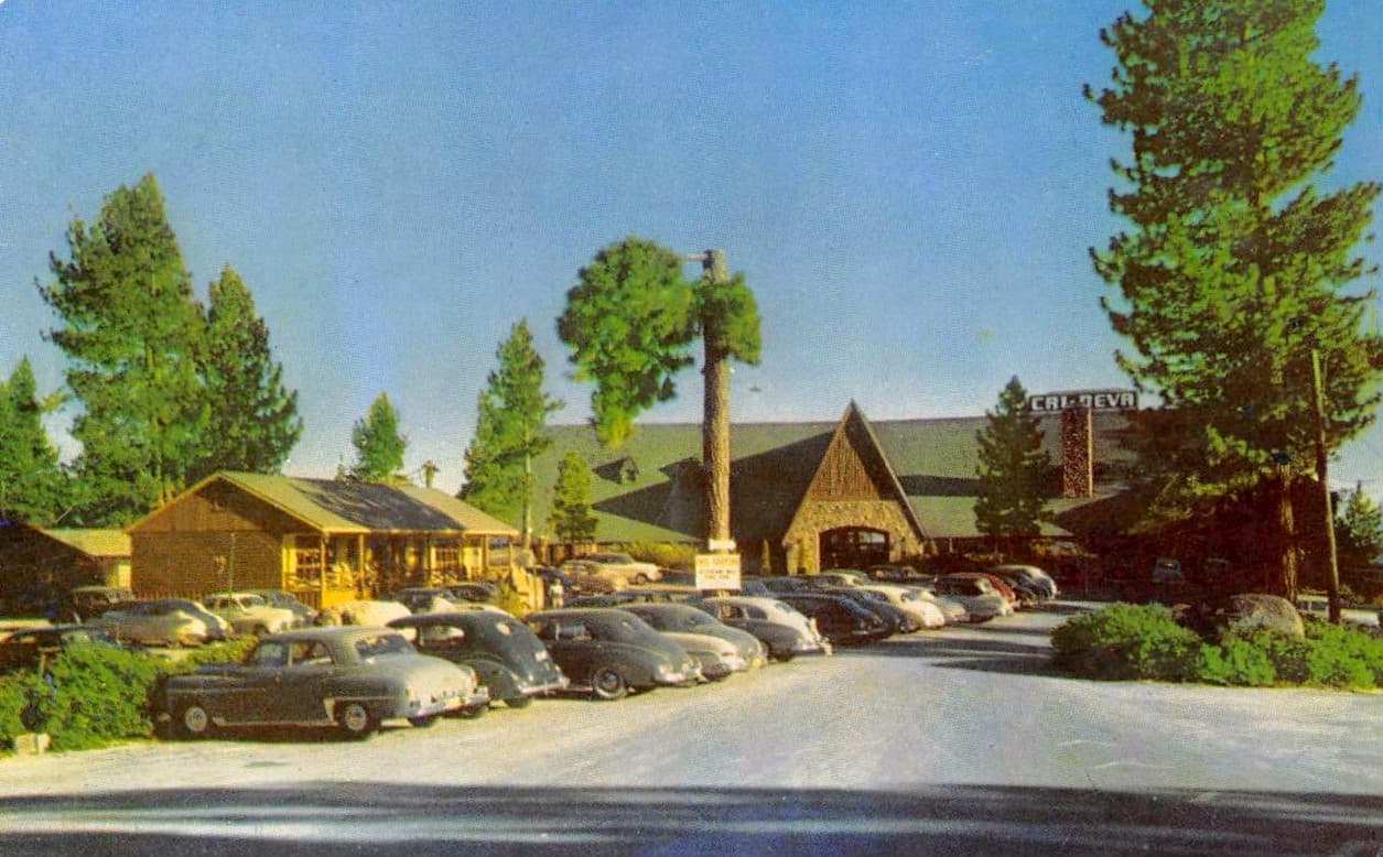 Cal Neva Lodge & Casino (via Wikimedia Commons, Public domain)