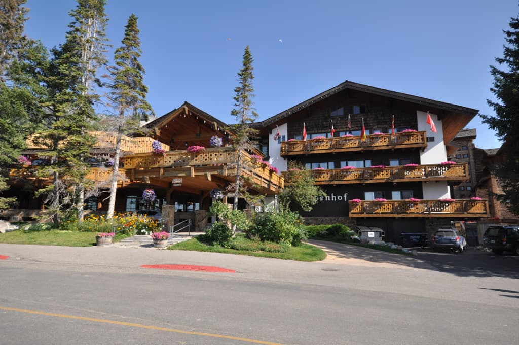 Alpenhof Lodge (via Wikimedia Commons, CC BY-SA 4.0)