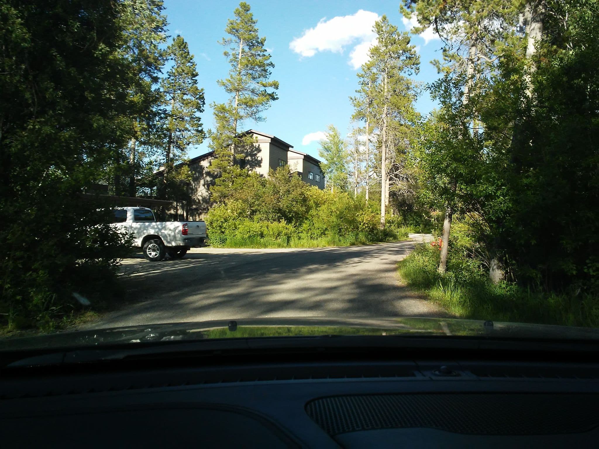 Street view near Winterberry, Moose Wilson Road — © aqua02 (CC BY-SA · Mapillary)