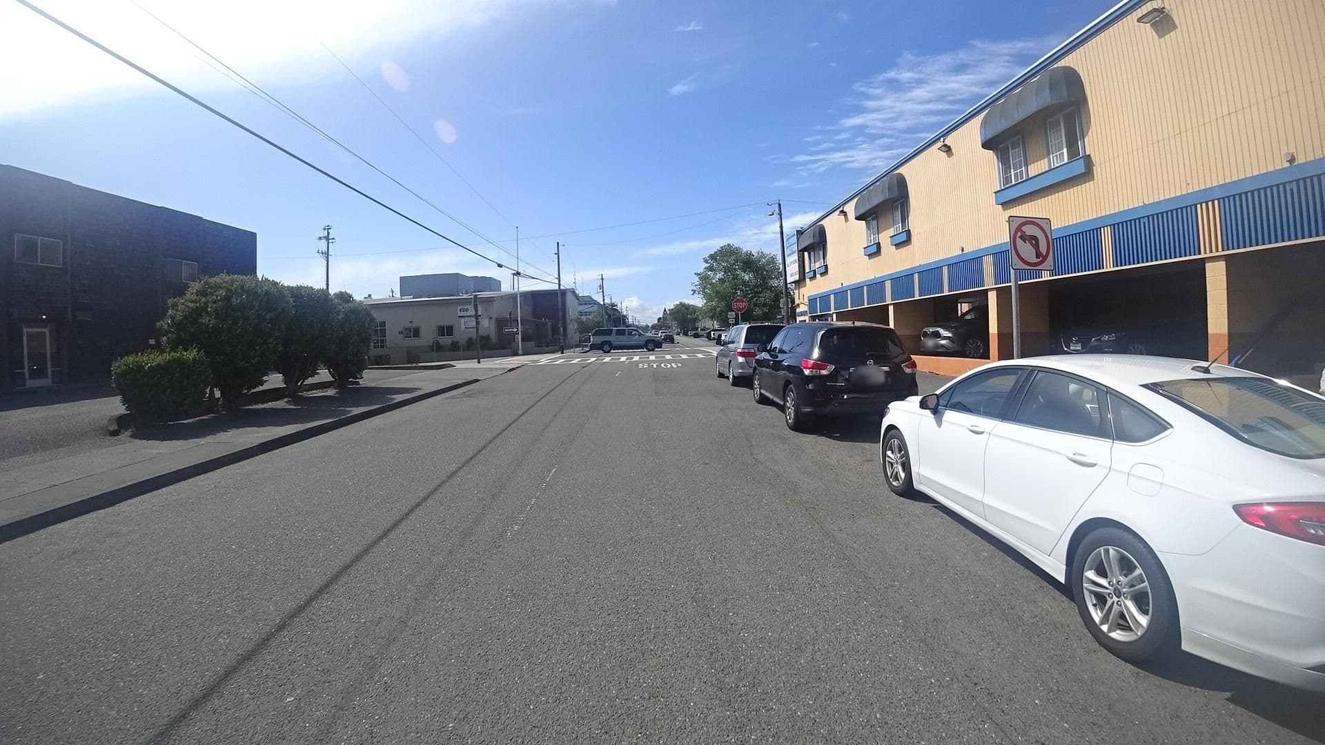 Street view near Town House Motel, Eureka — © marker_geo (CC BY-SA · Mapillary)