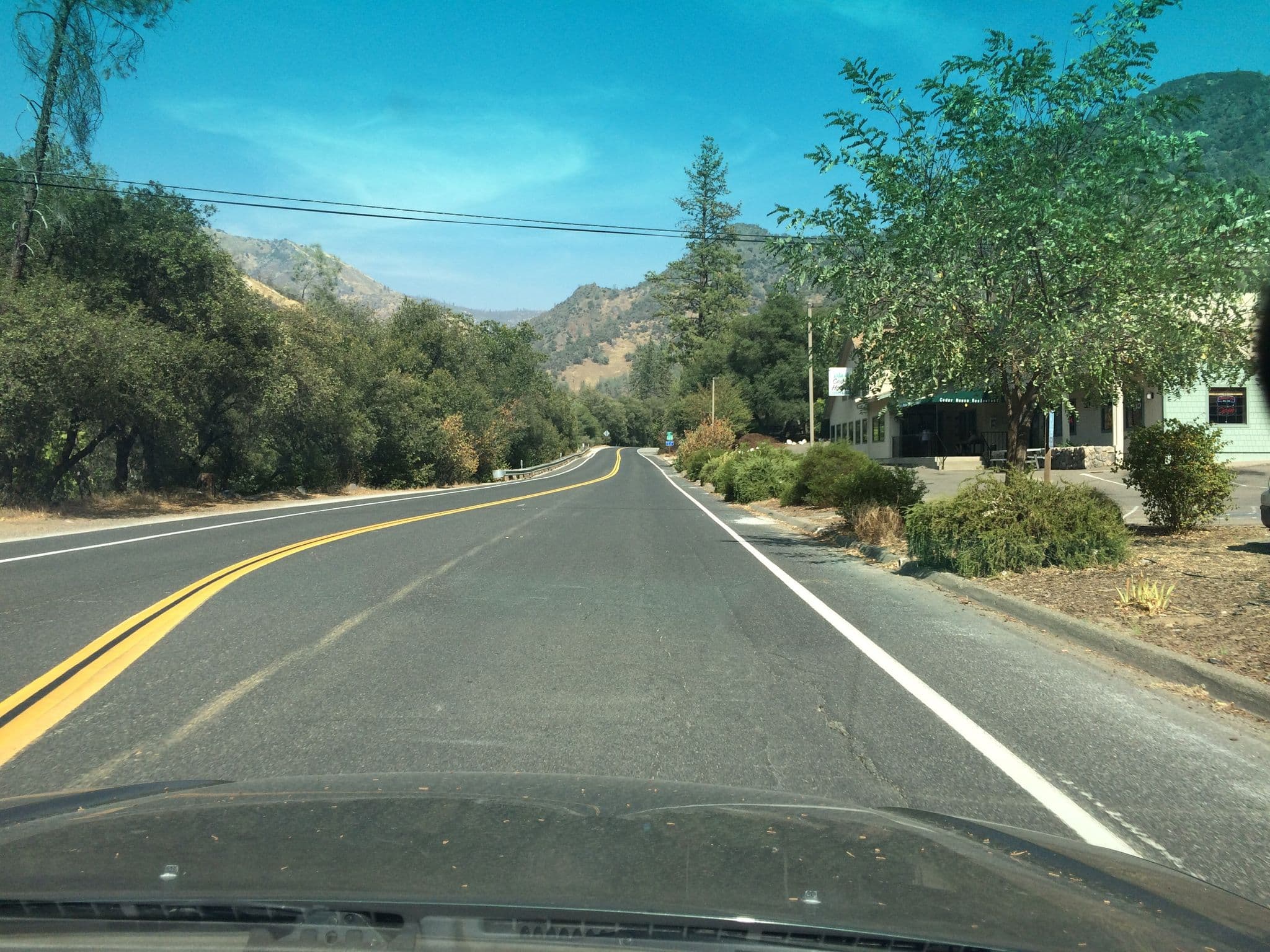 Street view near Yosemite Cedar Lodge, Midpines — © kaflurbaleen (CC BY-SA · Mapillary)