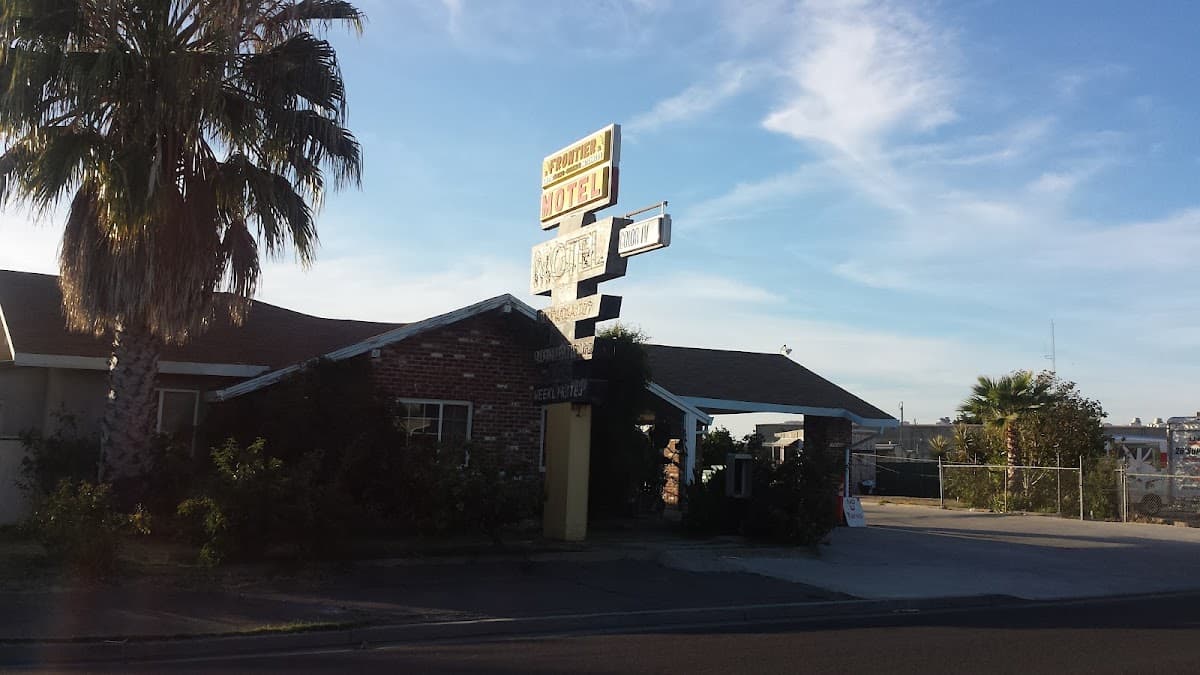 Frontier Motel, Motel in August