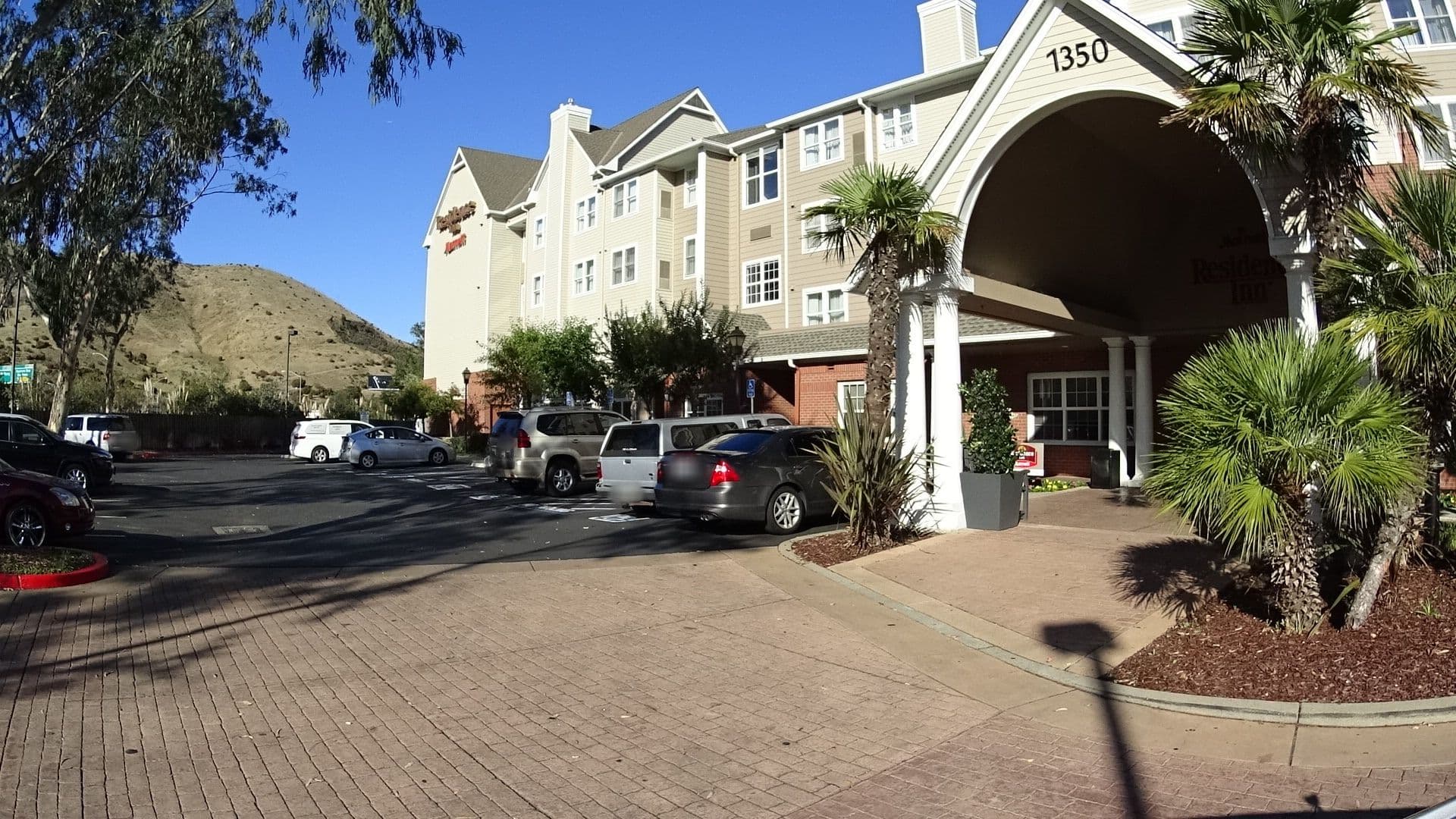 Street view near Sonesta ES Suites, Brisbane — © bhousel (CC BY-SA · Mapillary)