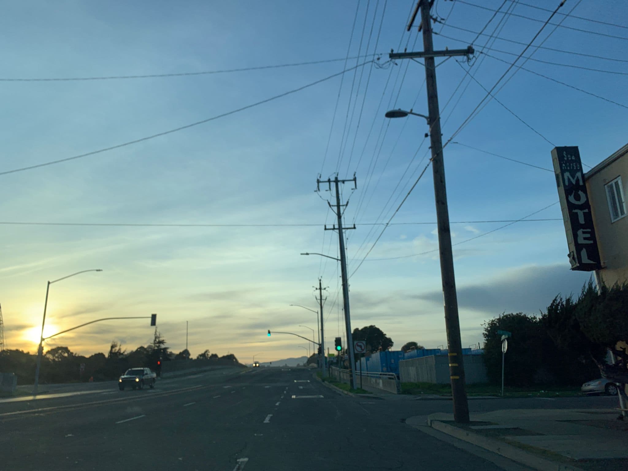 Street view near Sea Horse Motel, North Richmond — © patrickvarca (CC BY-SA · Mapillary)