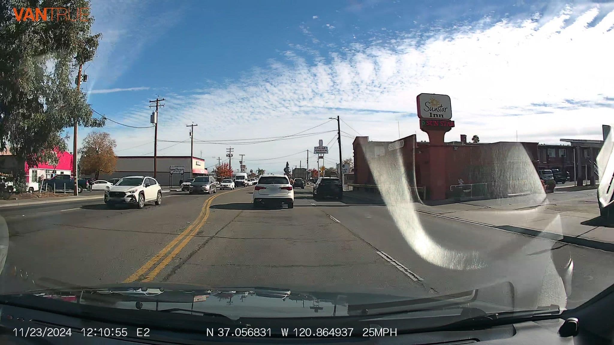 Street view near Sun Star Inn, Los Banos — © Trellux (CC BY-SA · Mapillary)