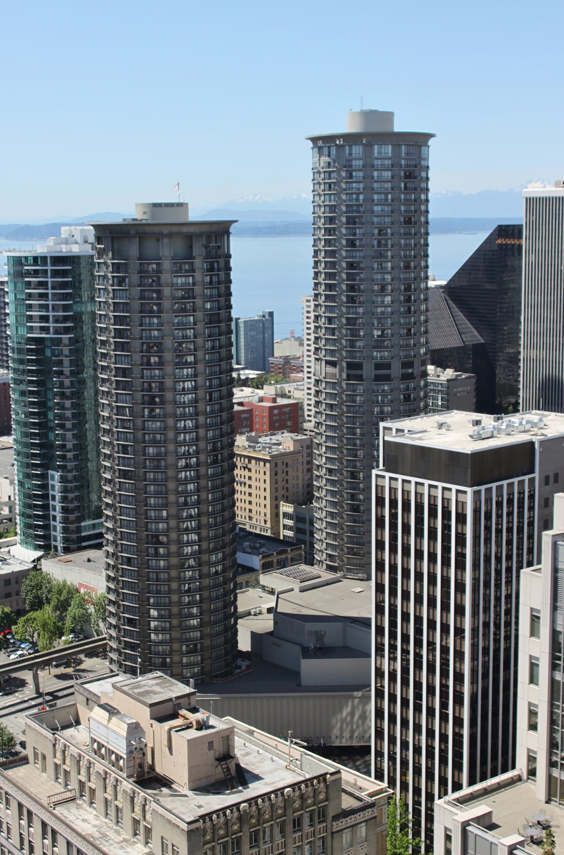 The Westin Seattle (via Wikimedia Commons, CC BY-SA 3.0)