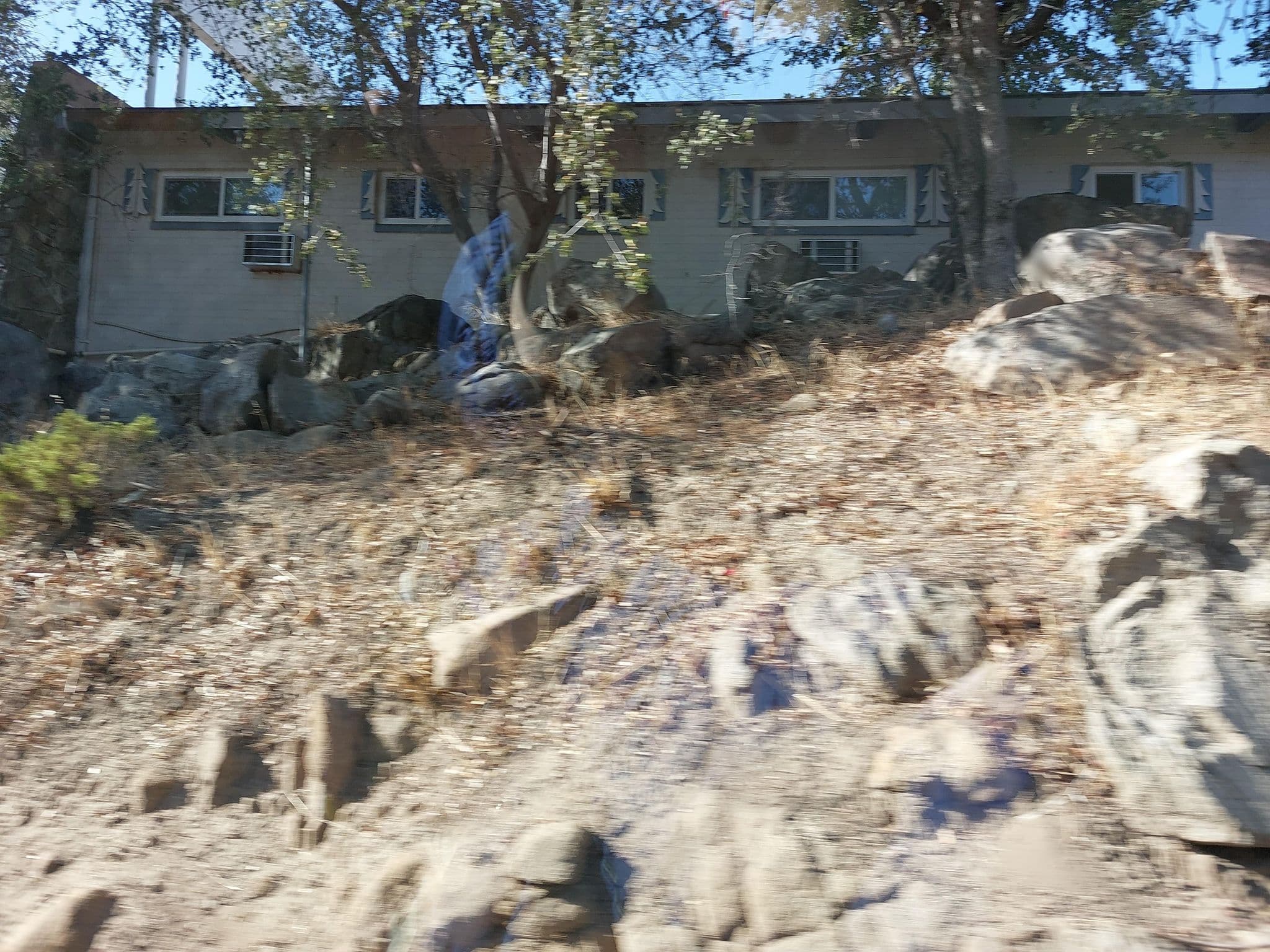 Street view near Sierra Lodge, Woodlake — © apmwa (CC BY-SA · Mapillary)