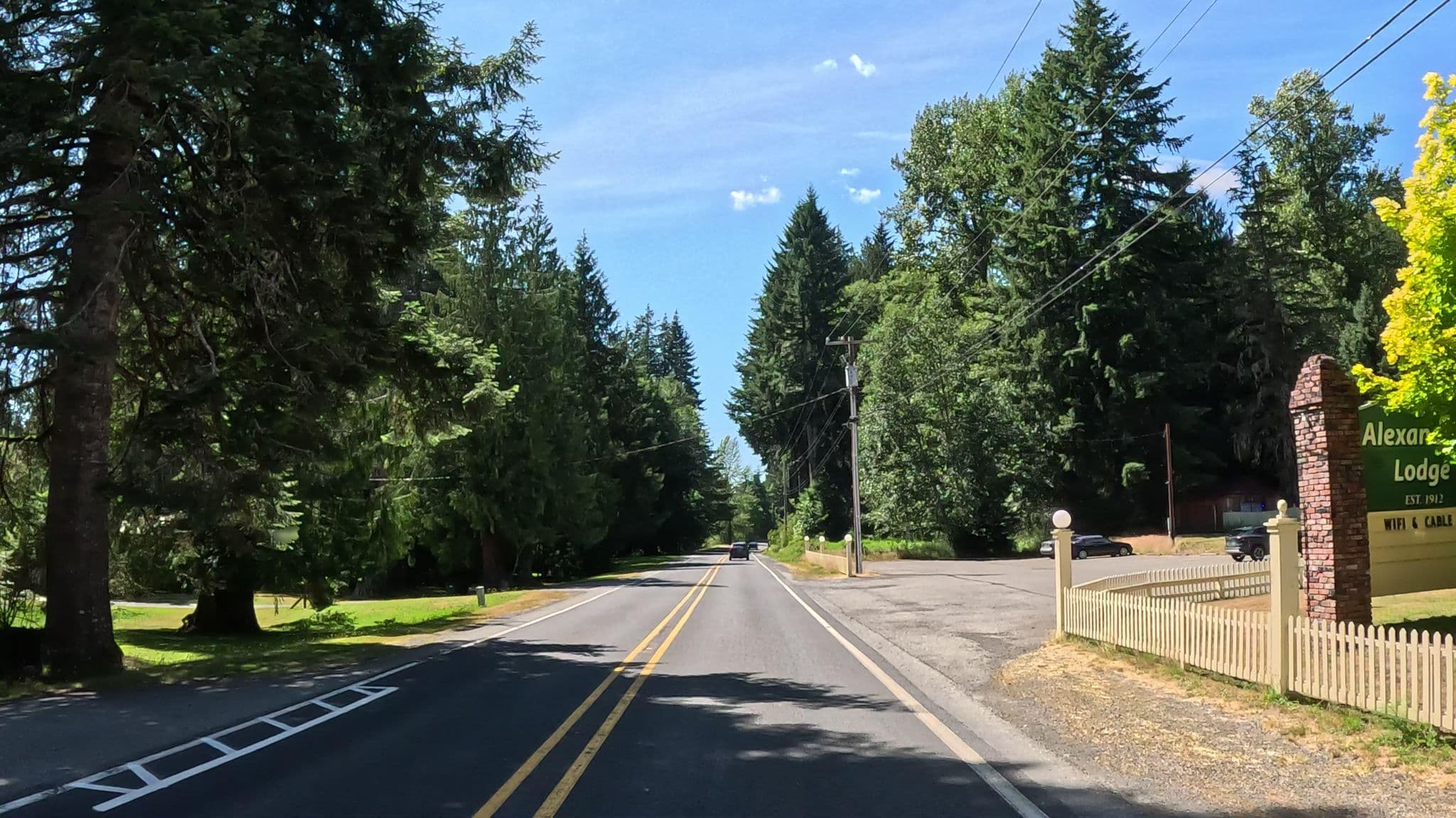 Street view near Alexander's Lodge, Eatonville — © robinmonks (CC BY-SA · Mapillary)